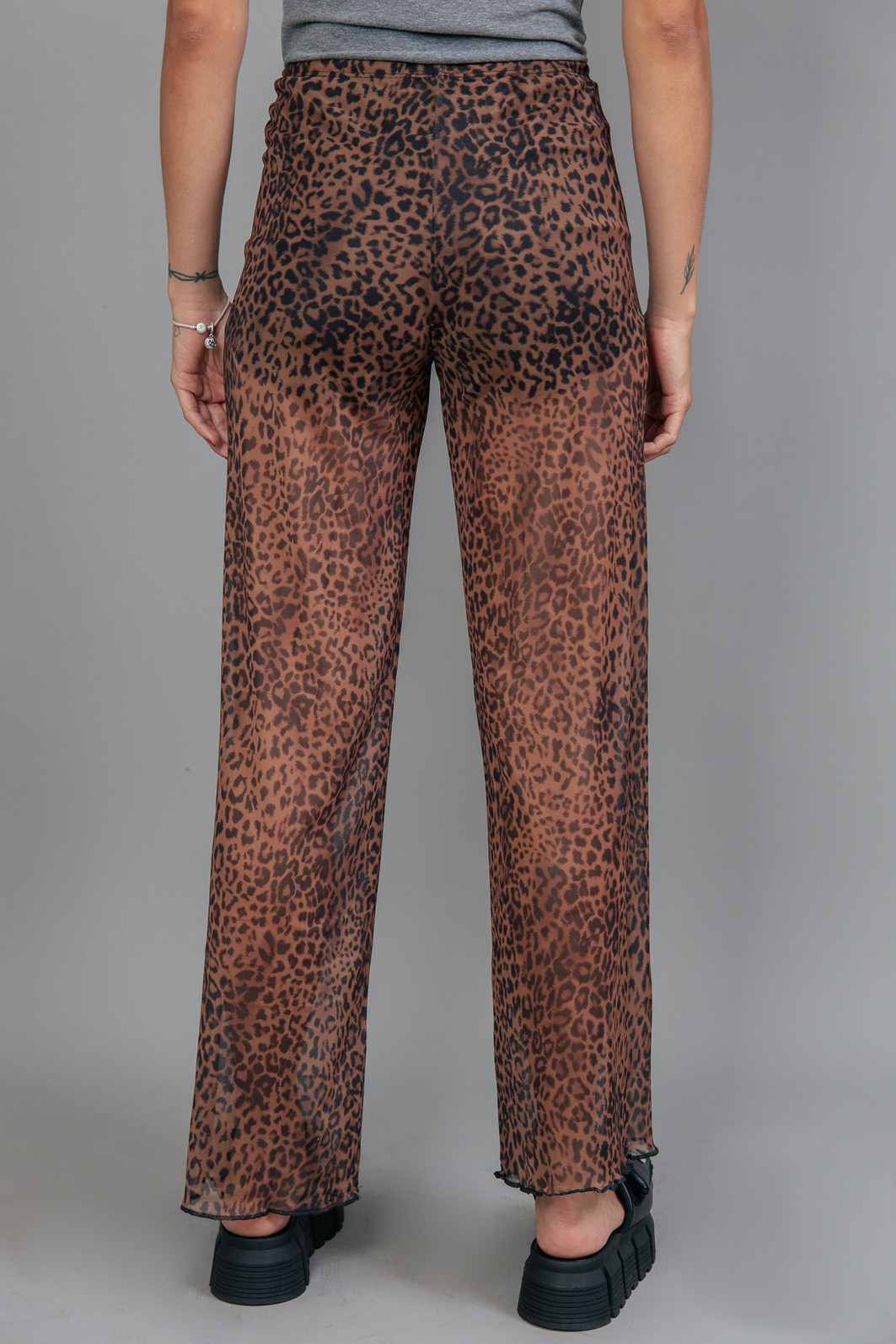 CALÇA DE ONCINHA EM TULE COM FORRO CALÇA DE ONCINHA EM TULE COM FORRO