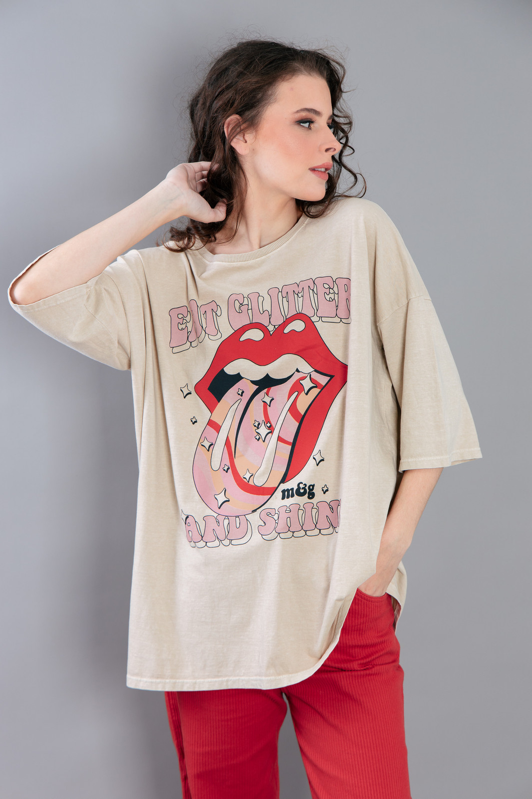 CAMISETA T-SHIRT OVERSIZED BEGE EAT GLITTER AND SHINE