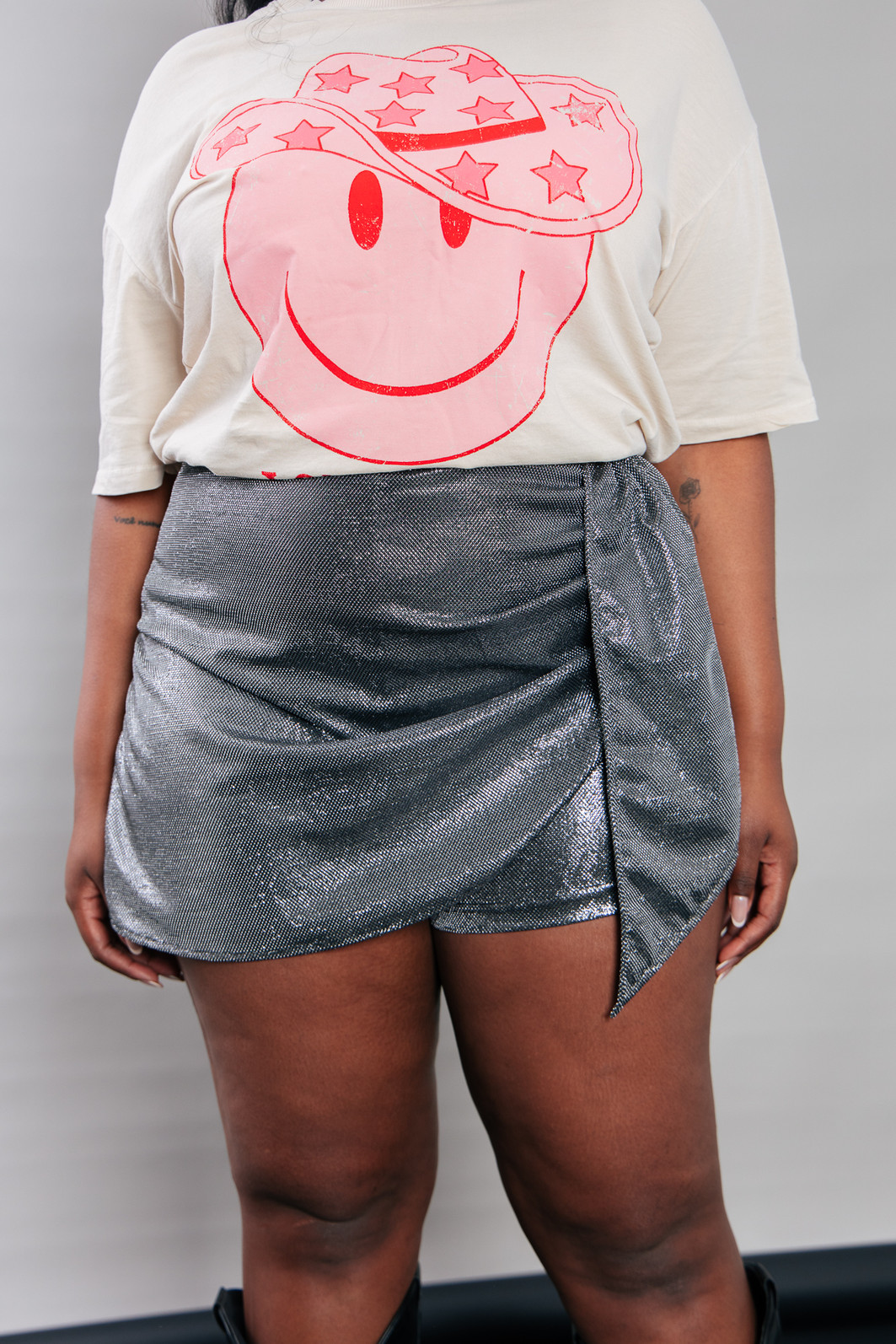 SHORT SAIA MALHA PRATA COM DETALHE FRENTE