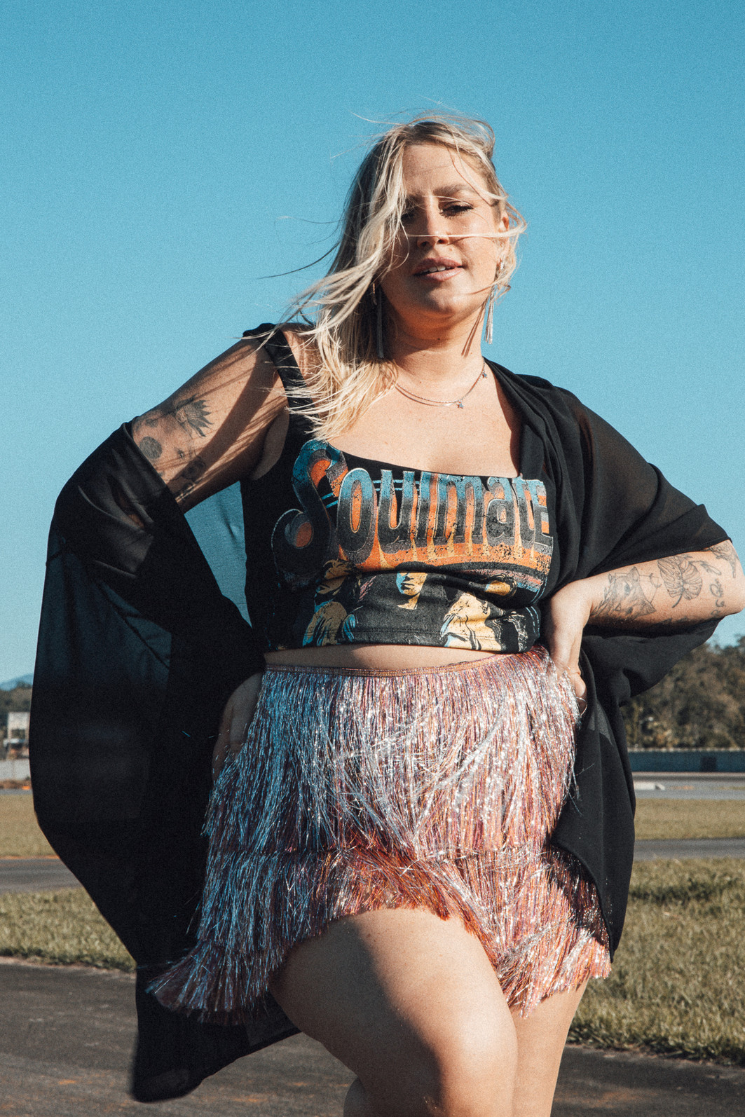 KIMONO PRETO DE TECIDO COM BORDADO DE PAETÊ PLANETA KIMONO PRETO DE TECIDO COM BORDADO DE PAETÊ PLANETA