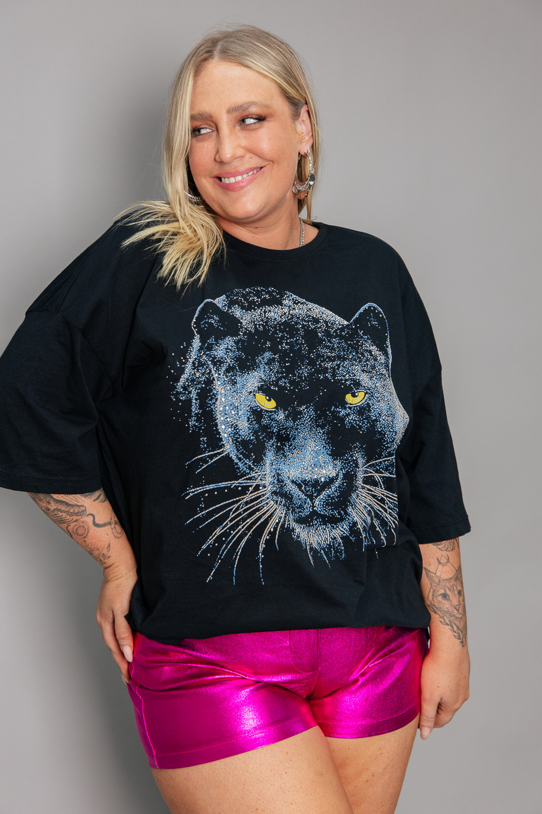 T-SHIRT OVERSIZED PRETA PANTHER COM CRISTAIS T-SHIRT OVERSIZED PRETA PANTHER COM CRISTAIS
