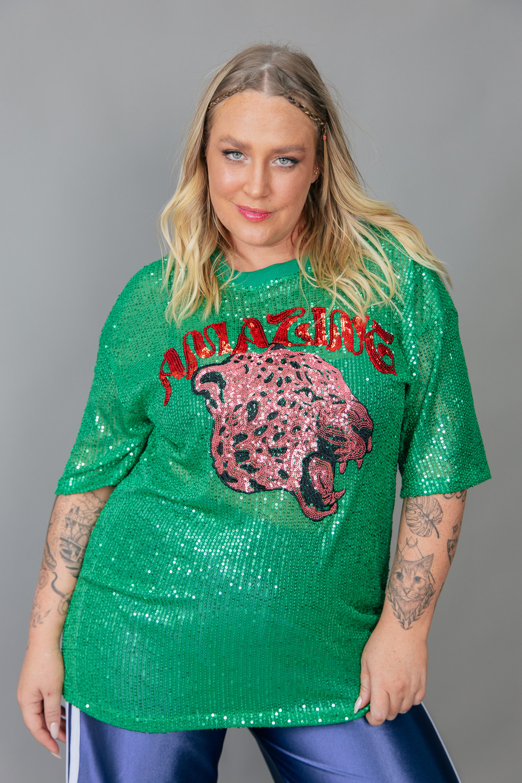 T-SHIRT VINTAGE DE PAETÊS VERDE COM BORDADO FRENTE AMAZING T-SHIRT VINTAGE DE PAETÊS VERDE COM BORDADO FRENTE AMAZING