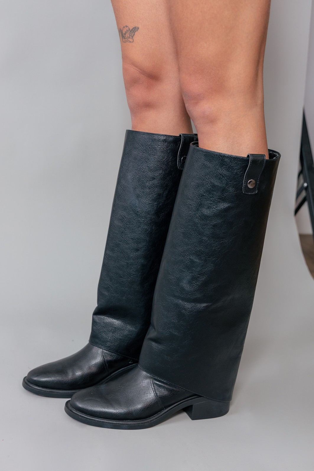 BOTA CAPA SLOUCH PRETA BOTA CAPA SLOUCH PRETA