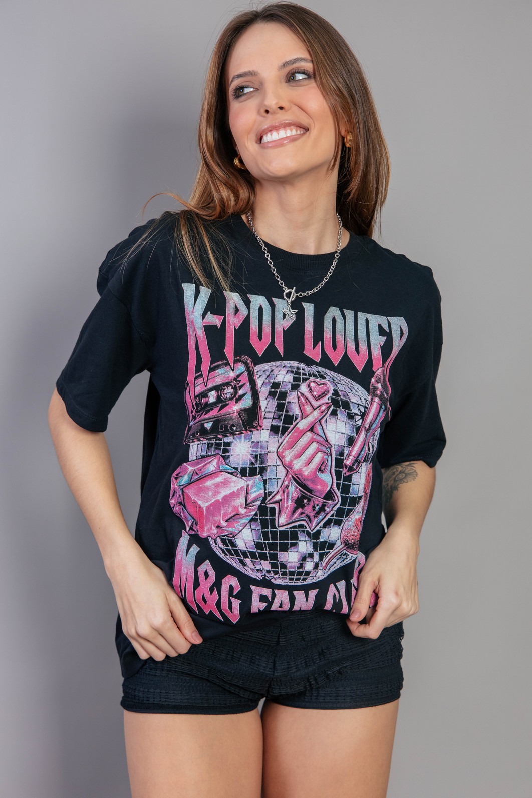 CAMISETA T-SHIRT VINTAGE PRETA K-POP POWER CAMISETA T-SHIRT VINTAGE PRETA K-POP POWER