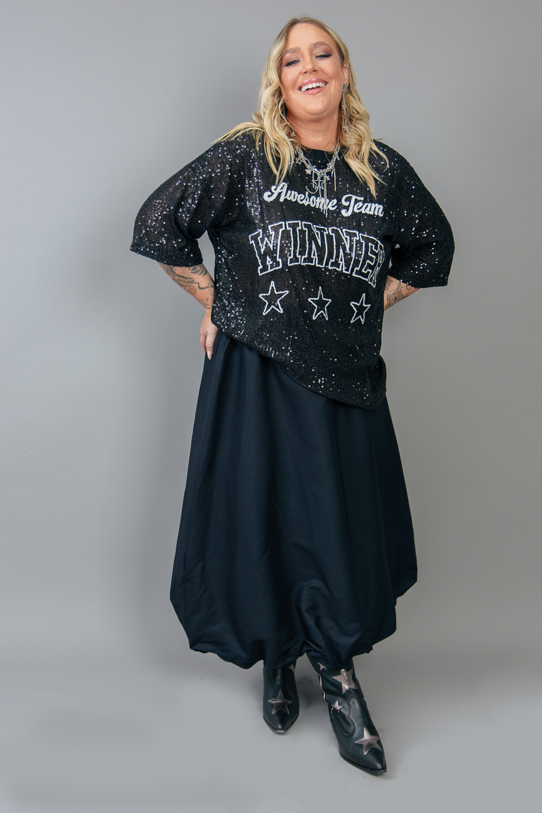 CAMISETA T-SHIRT OVERSIZED DE PAETÊ PRETO WINNER CAMISETA T-SHIRT OVERSIZED DE PAETÊ PRETO WINNER