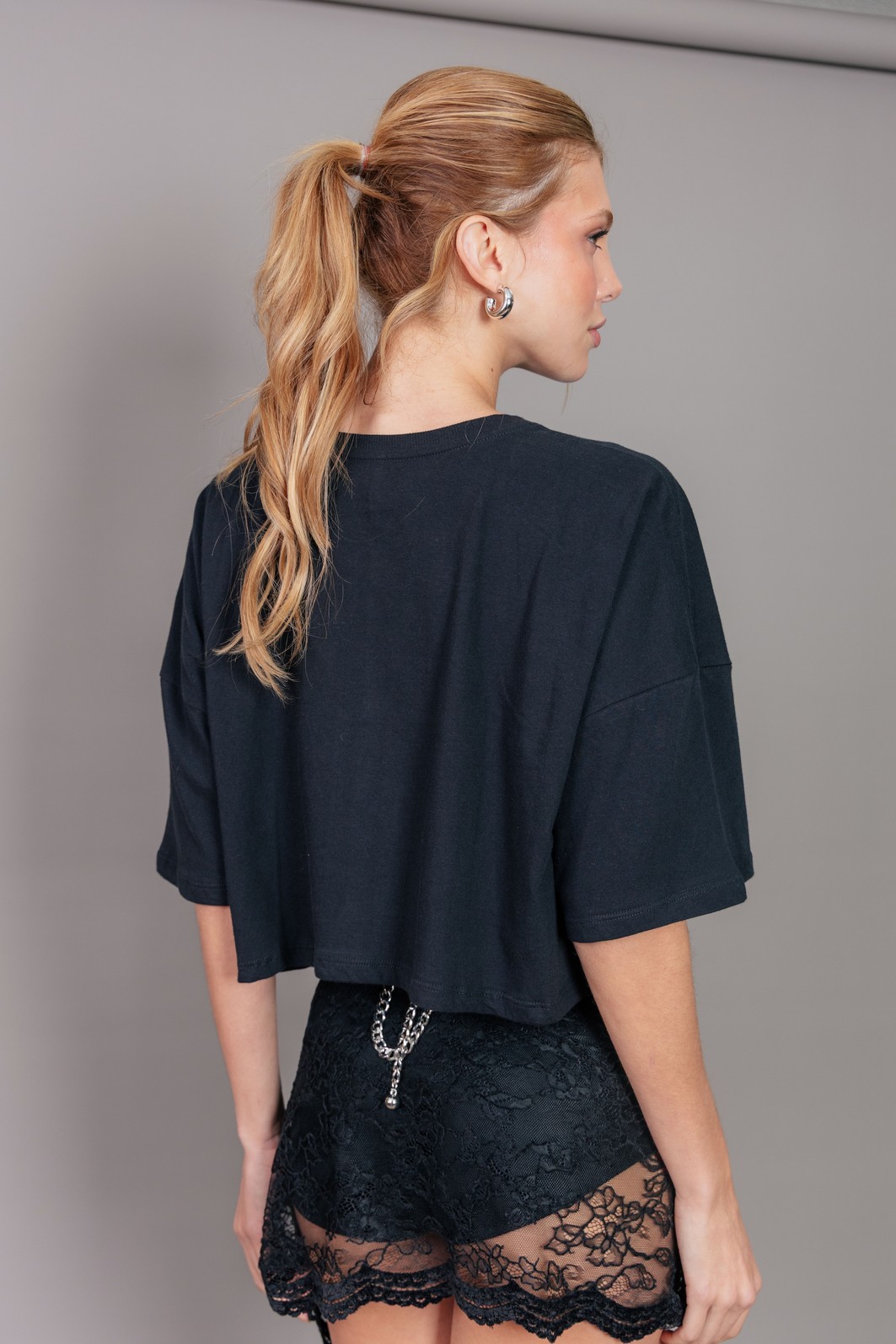 CAMISETA CROPPED AMPLA BÁSICA PRETA CAMISETA CROPPED AMPLA BÁSICA PRETA