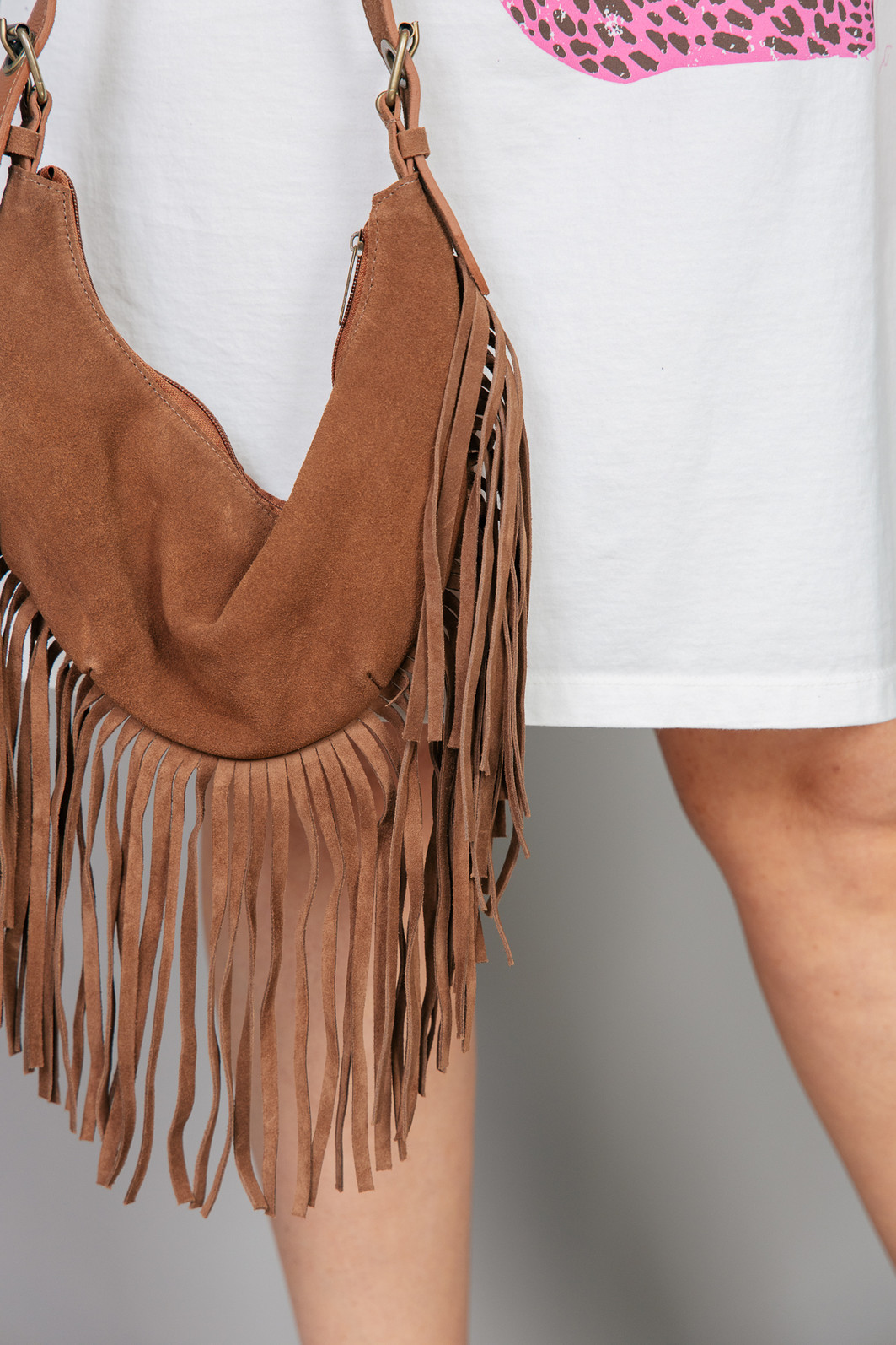BOLSA CAMURÇA COM FRANJAS MARROM BOLSA CAMURÇA COM FRANJAS MARROM