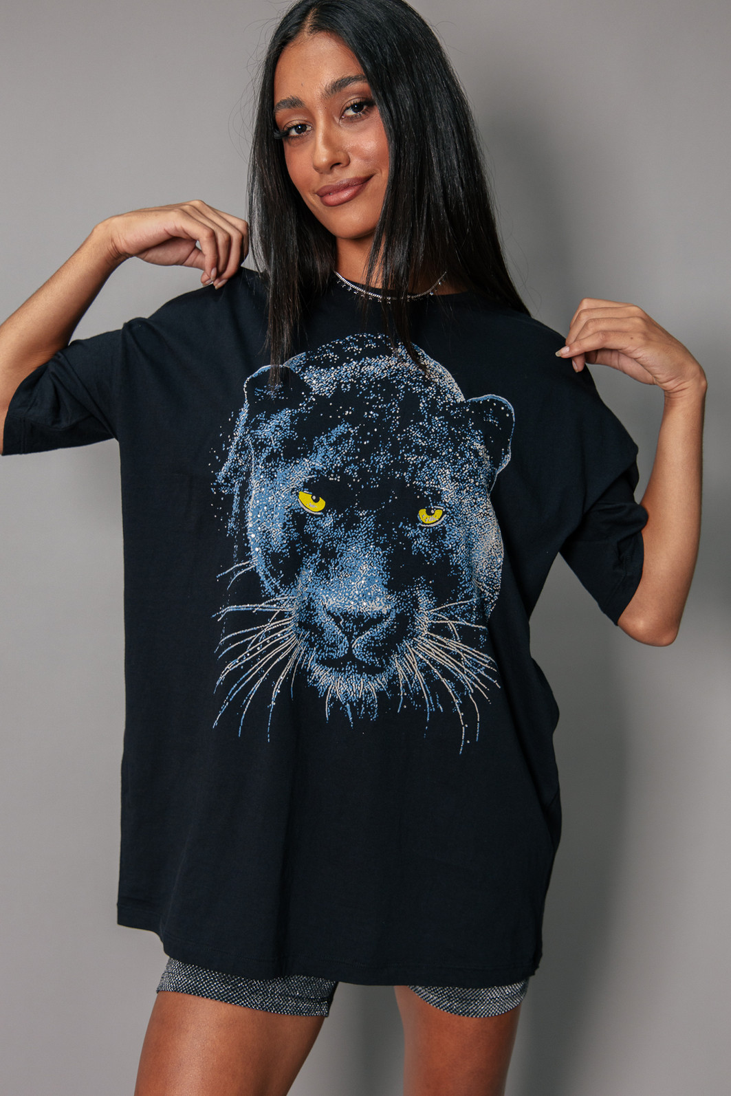 T-SHIRT OVERSIZED PRETA PANTHER COM CRISTAIS T-SHIRT OVERSIZED PRETA PANTHER COM CRISTAIS