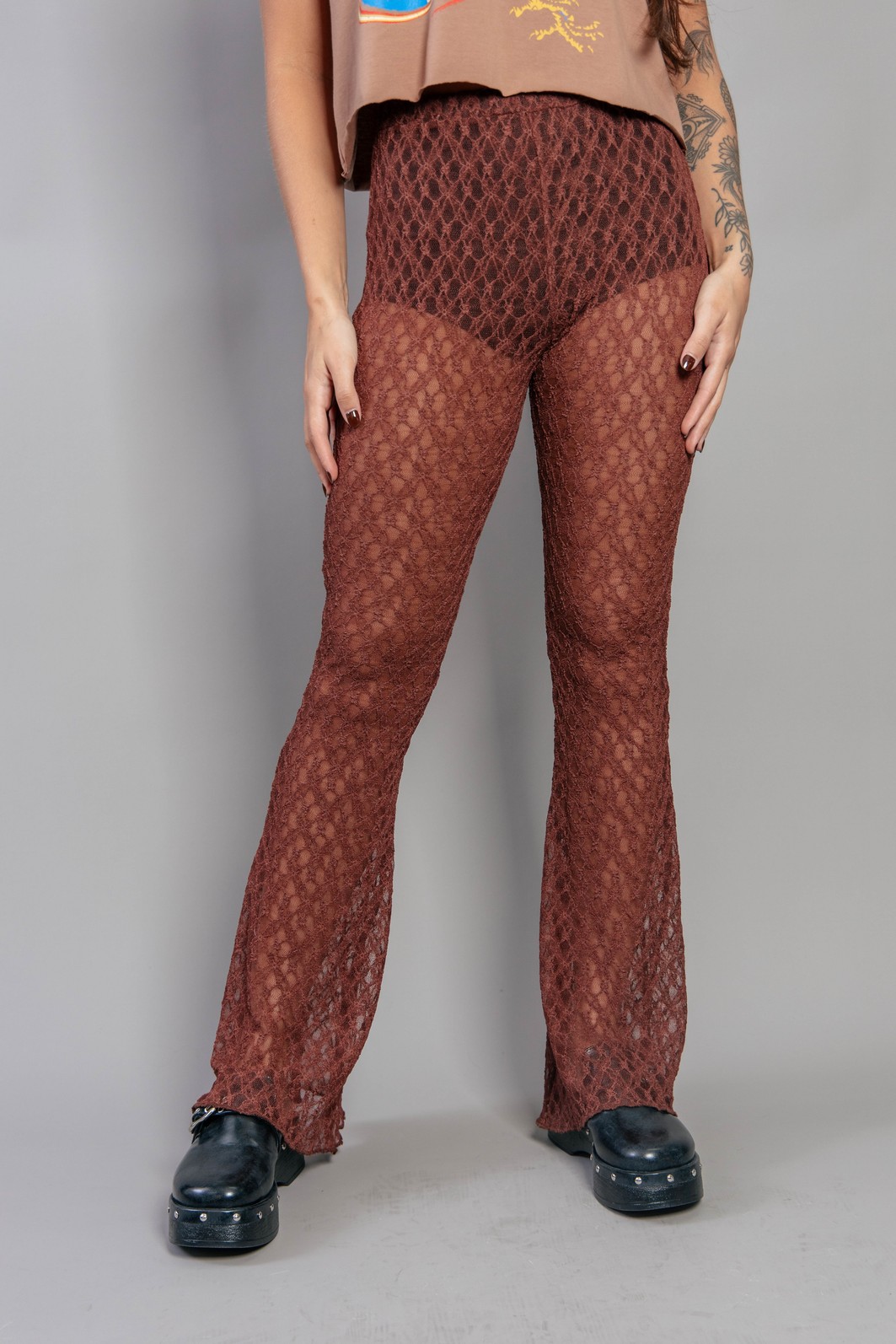 CALÇA FLARE DE RENDA COM ELASTANO MARROM CALÇA FLARE DE RENDA COM ELASTANO MARROM
