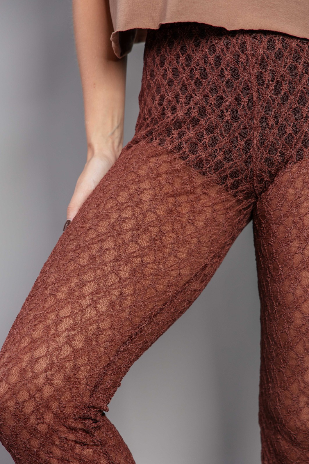 CALÇA FLARE DE RENDA COM ELASTANO MARROM CALÇA FLARE DE RENDA COM ELASTANO MARROM