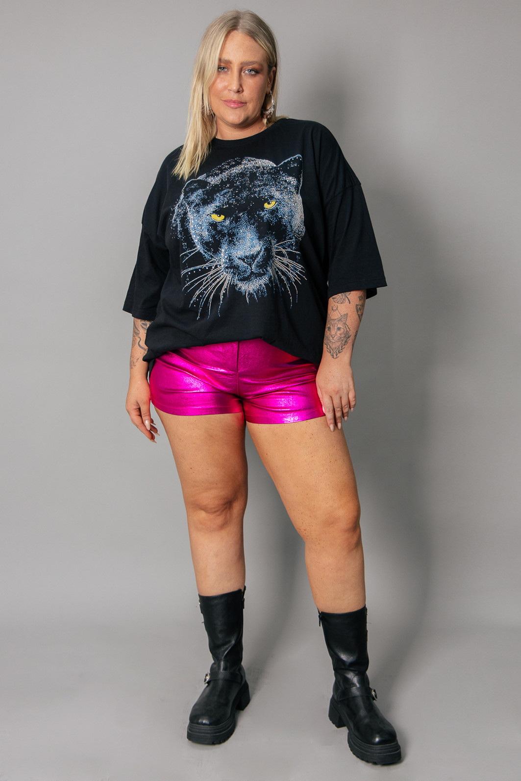 T-SHIRT OVERSIZED PRETA PANTHER COM CRISTAIS T-SHIRT OVERSIZED PRETA PANTHER COM CRISTAIS