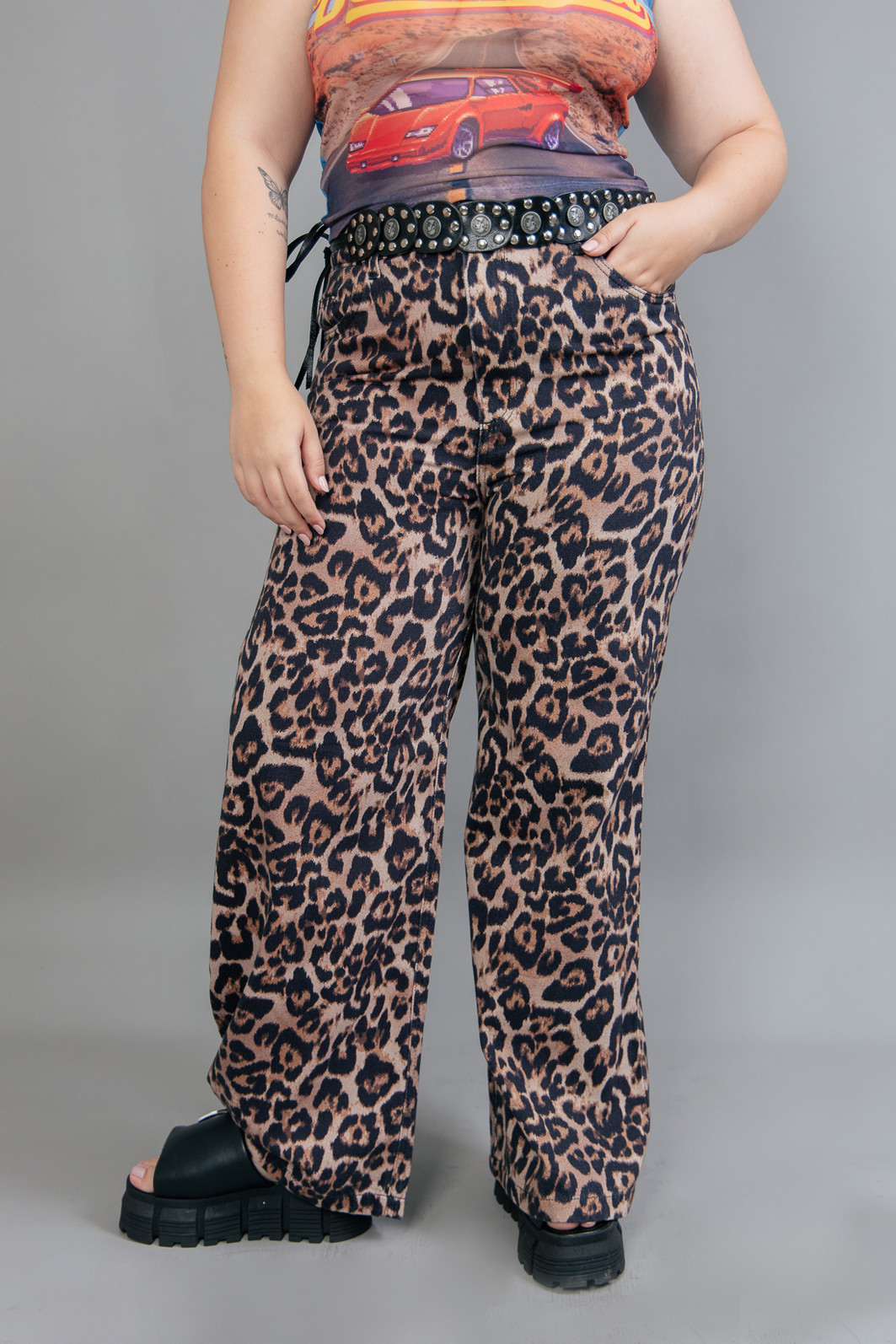 CALÇA SARJA WIDE ONCINHA CALÇA SARJA WIDE ONCINHA