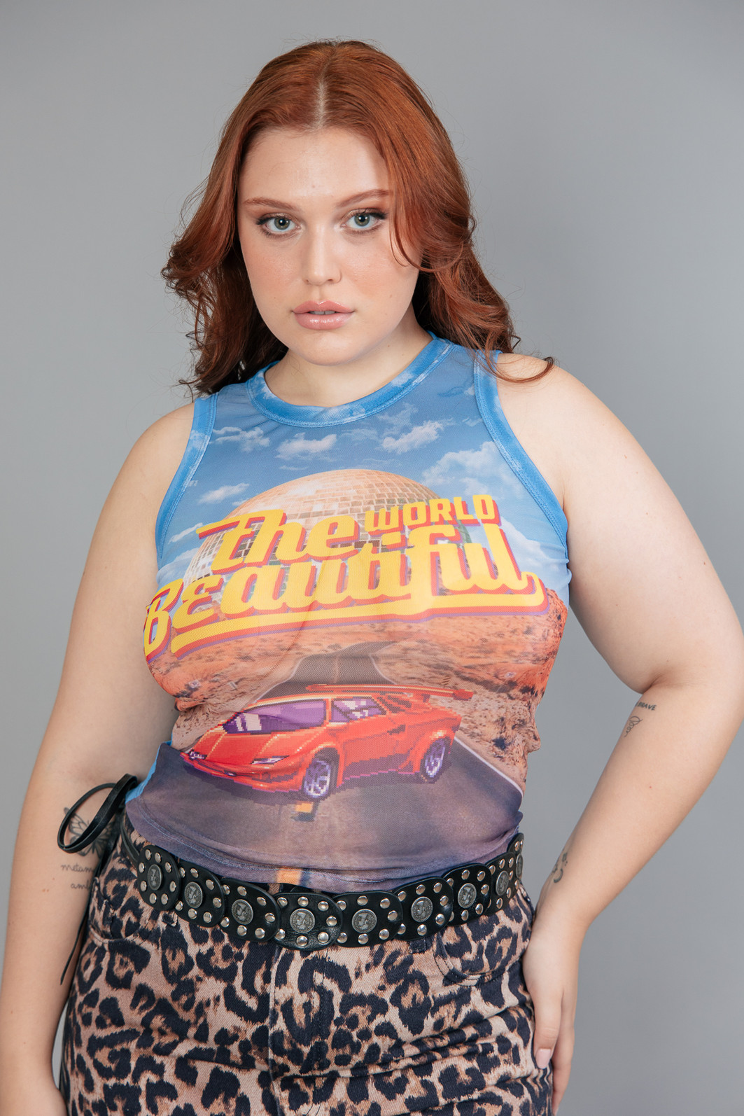 BLUSA REGATA DE TULE ESTAMPADA THE WORLD