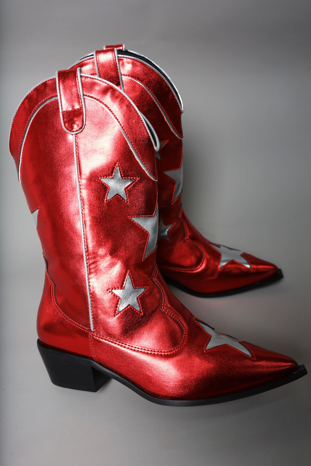 BOTA WESTERN METALIZADA VERMELHA COM ESTRELAS PRATA BOTA WESTERN METALIZADA VERMELHA COM ESTRELAS PRATA