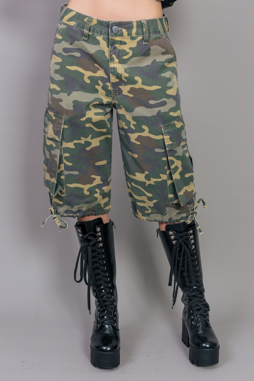 BERMUDA CARGO MILITAR CINTURA MÉDIA CAMUFLADA BERMUDA CARGO MILITAR CINTURA MÉDIA CAMUFLADA