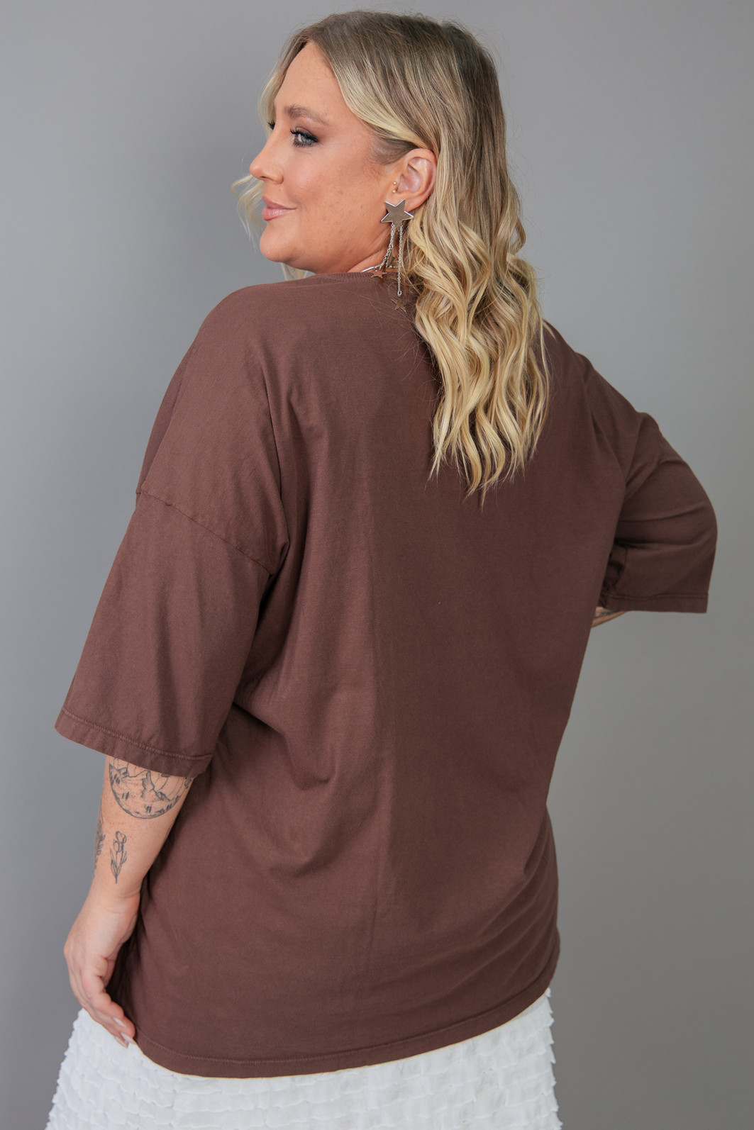 T-SHIRT OVERSIZED MARROM LISA BÁSICA
