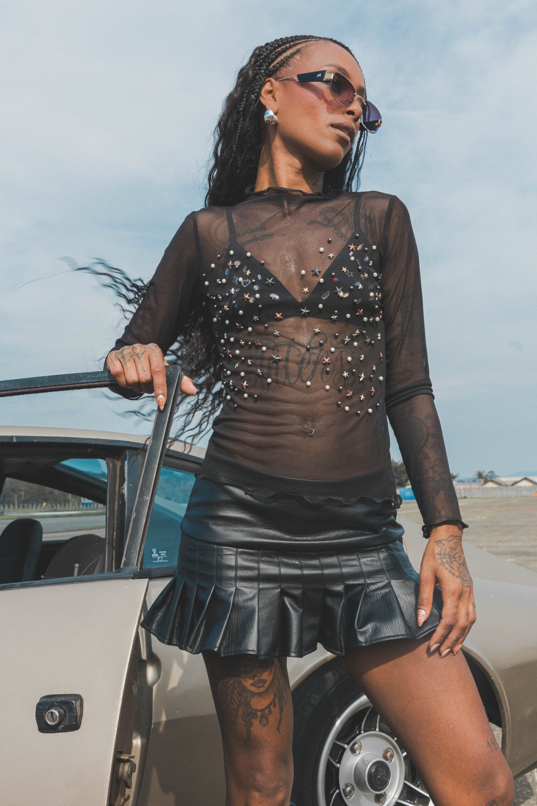 BLUSA MANGA LONGA DE TULE PRETO COM PEDRARIAS BLUSA MANGA LONGA DE TULE PRETO COM PEDRARIAS
