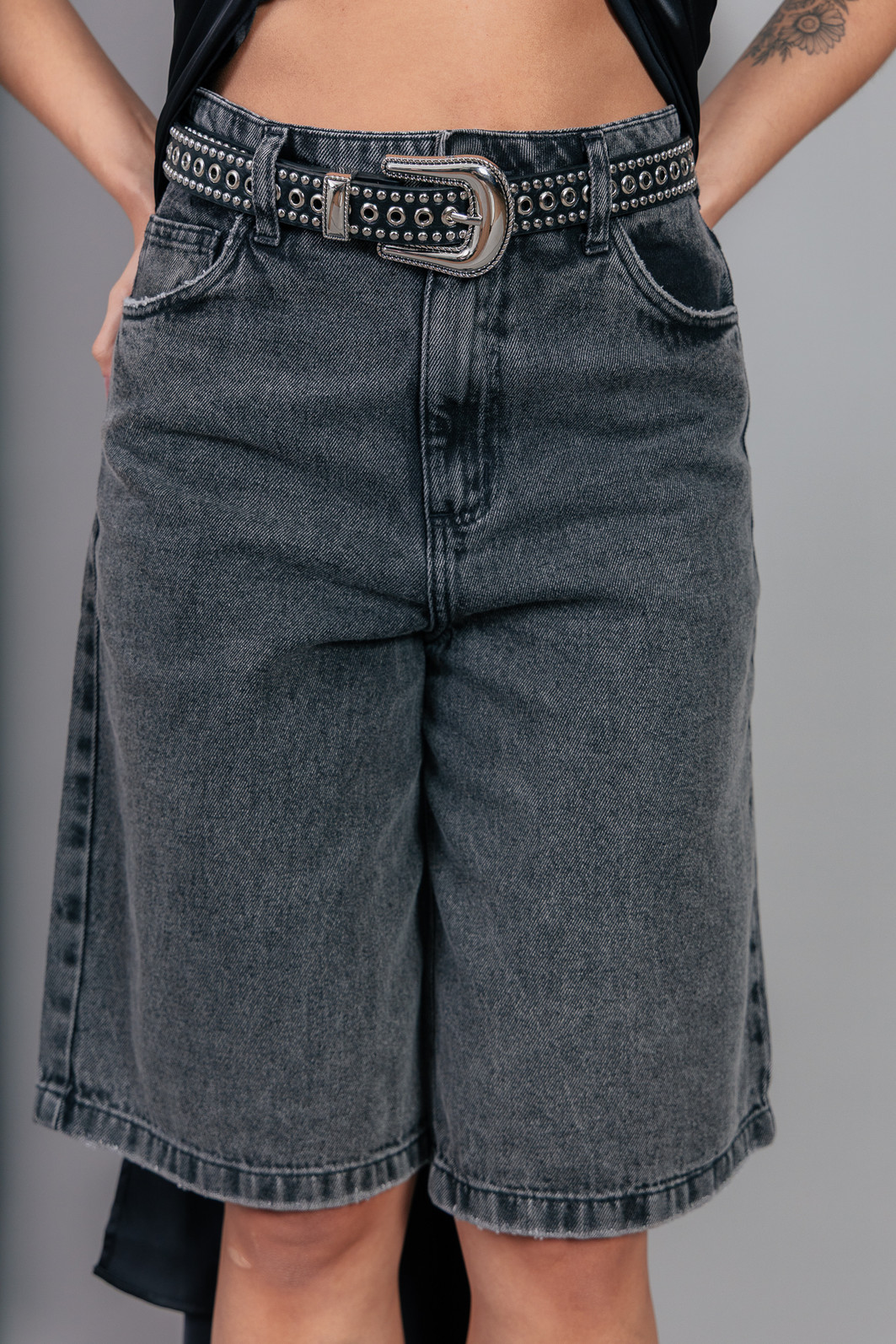 BERMUDA JORTS DE SARJA PRETA