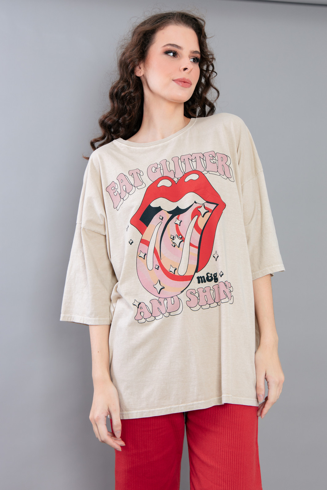 CAMISETA T-SHIRT OVERSIZED BEGE EAT GLITTER AND SHINE