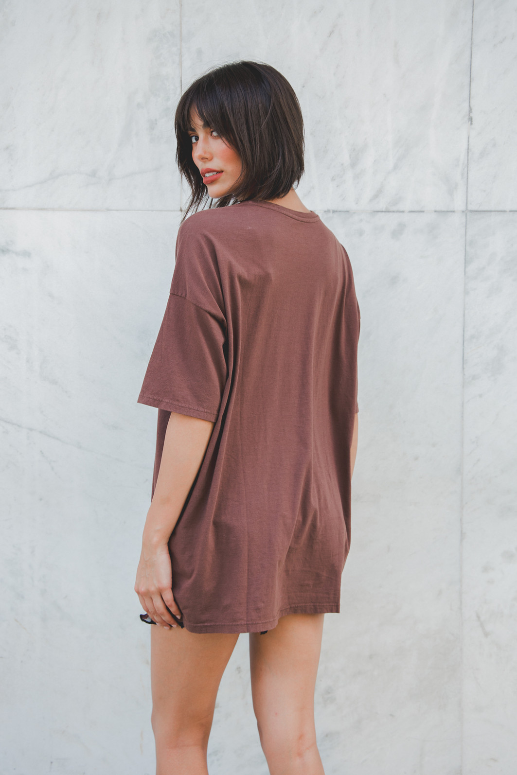 T-SHIRT OVERSIZED MARROM LISA BÁSICA