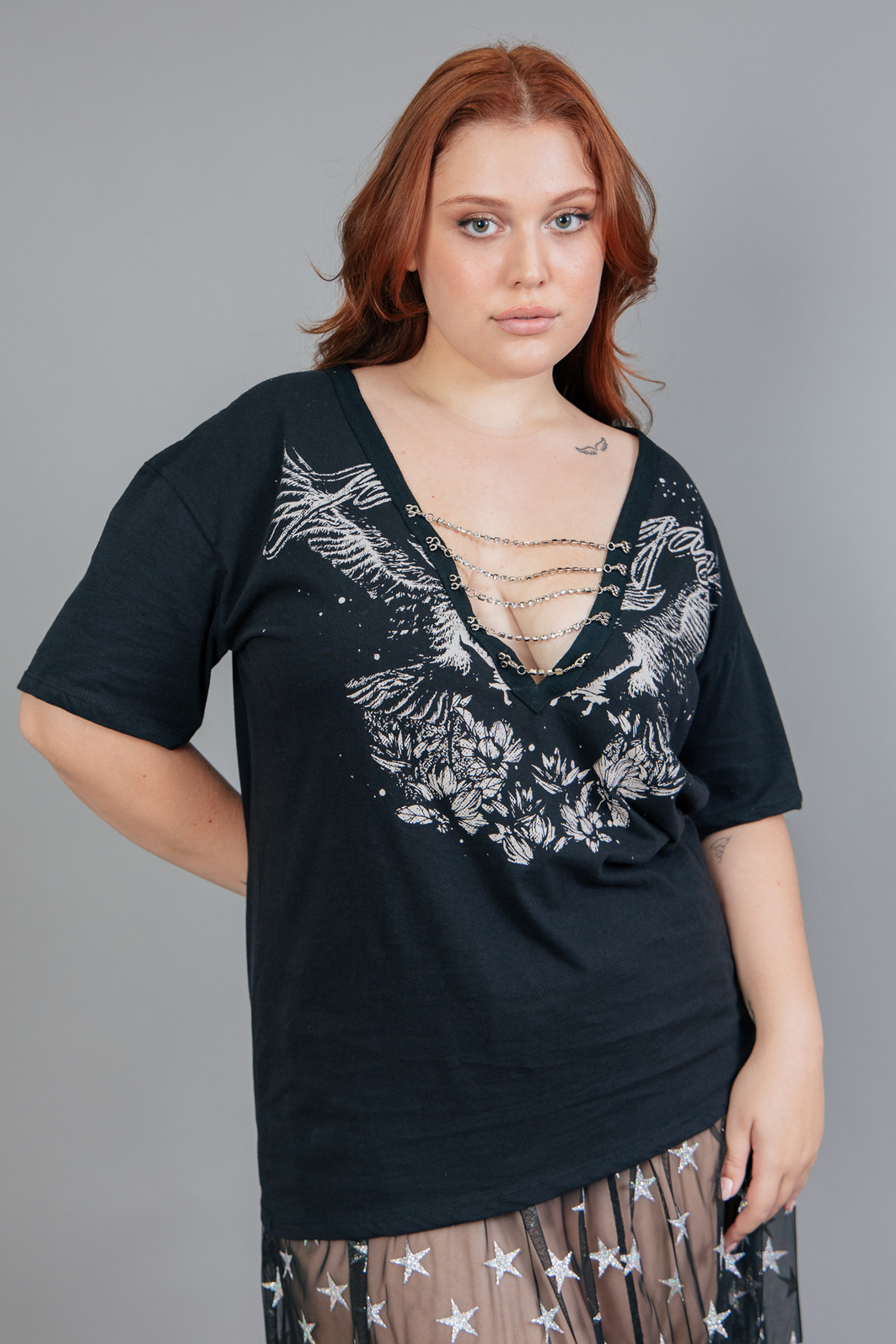 T-SHIRT VINTAGE PRETA DECOTE V COM CORRENTES EAGLE T-SHIRT VINTAGE PRETA DECOTE V COM CORRENTES EAGLE