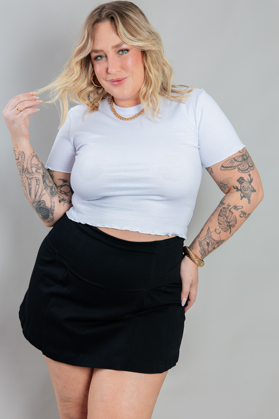 SHORT SAIA PRETO DE PREGAS SHORT SAIA PRETO DE PREGAS