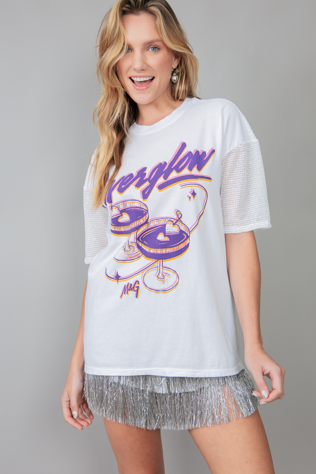 CAMISETA T-SHIRT VINTAGE BRANCA COM MANGAS DE PAETÊ OVERGLOW