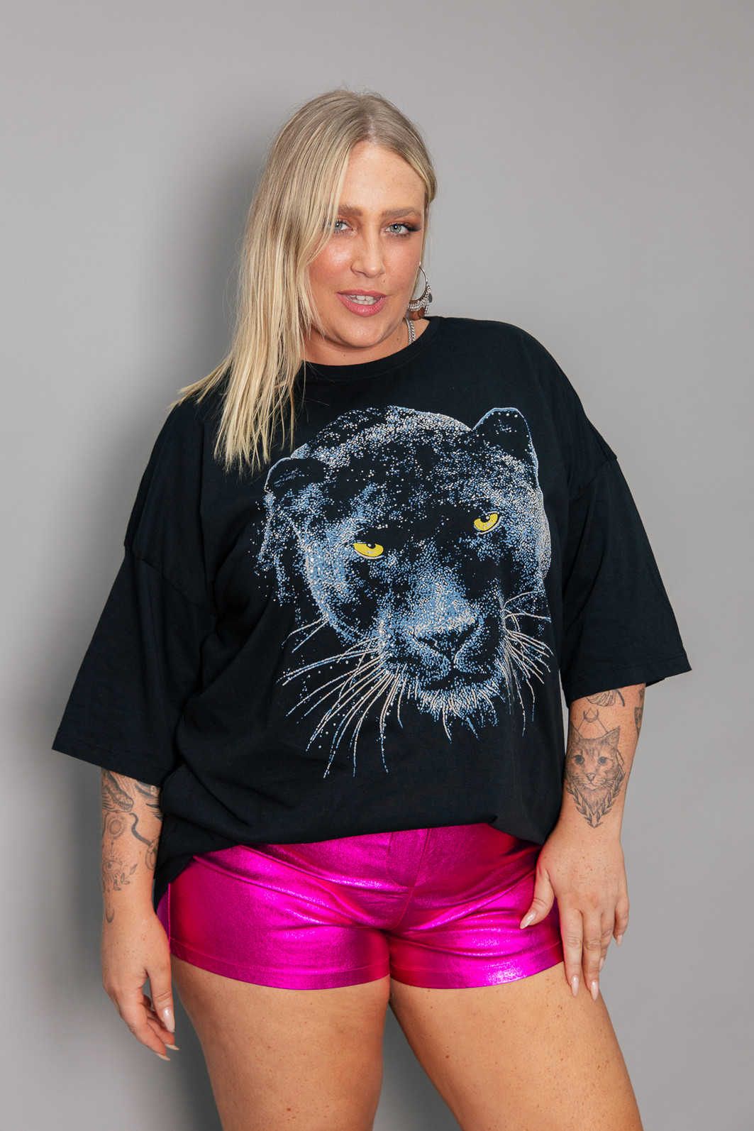 T-SHIRT OVERSIZED PRETA PANTHER COM CRISTAIS T-SHIRT OVERSIZED PRETA PANTHER COM CRISTAIS