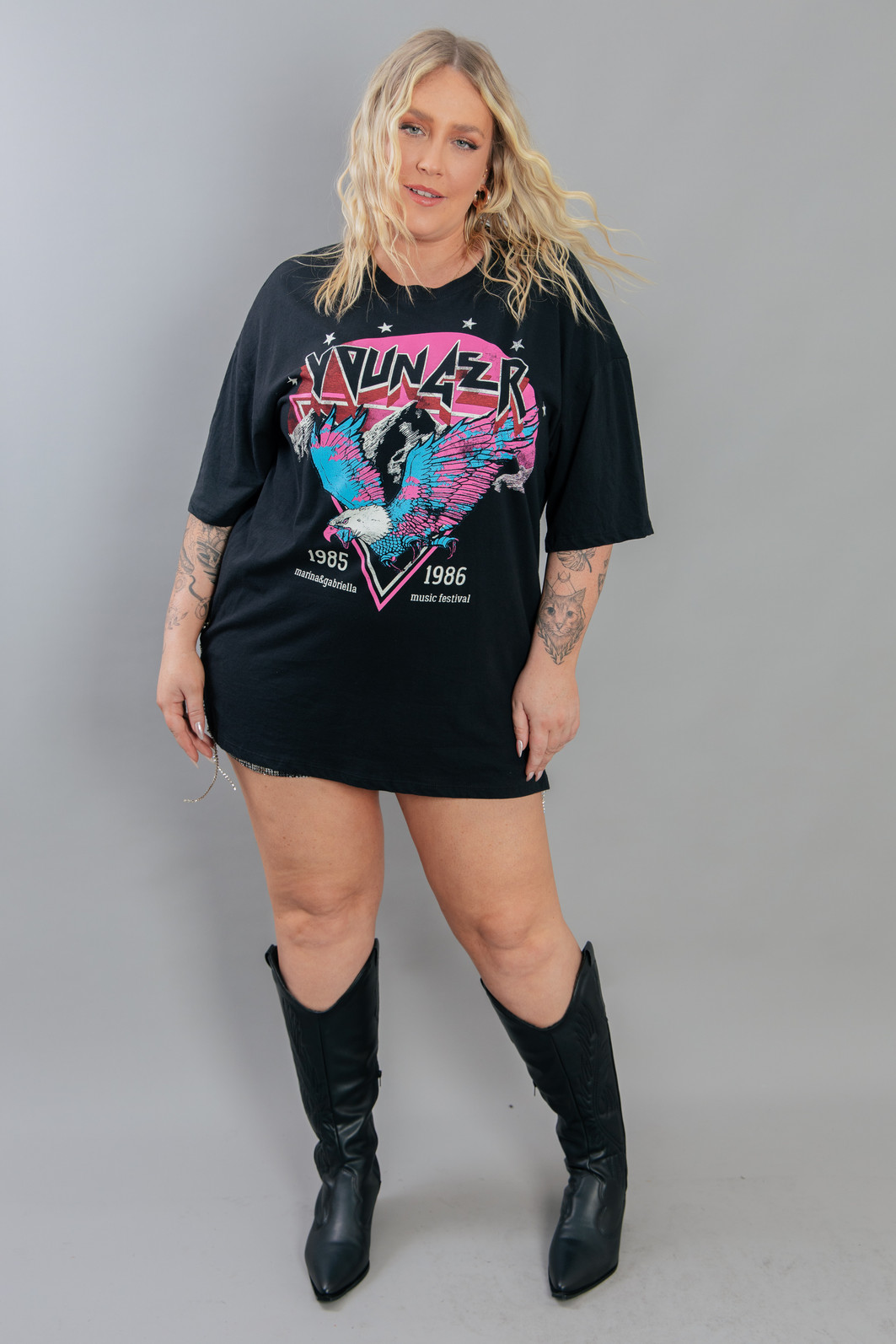 CAMISETA T-SHIRT VINTAGE COM CORRENTES LATERAIS YOUNGER