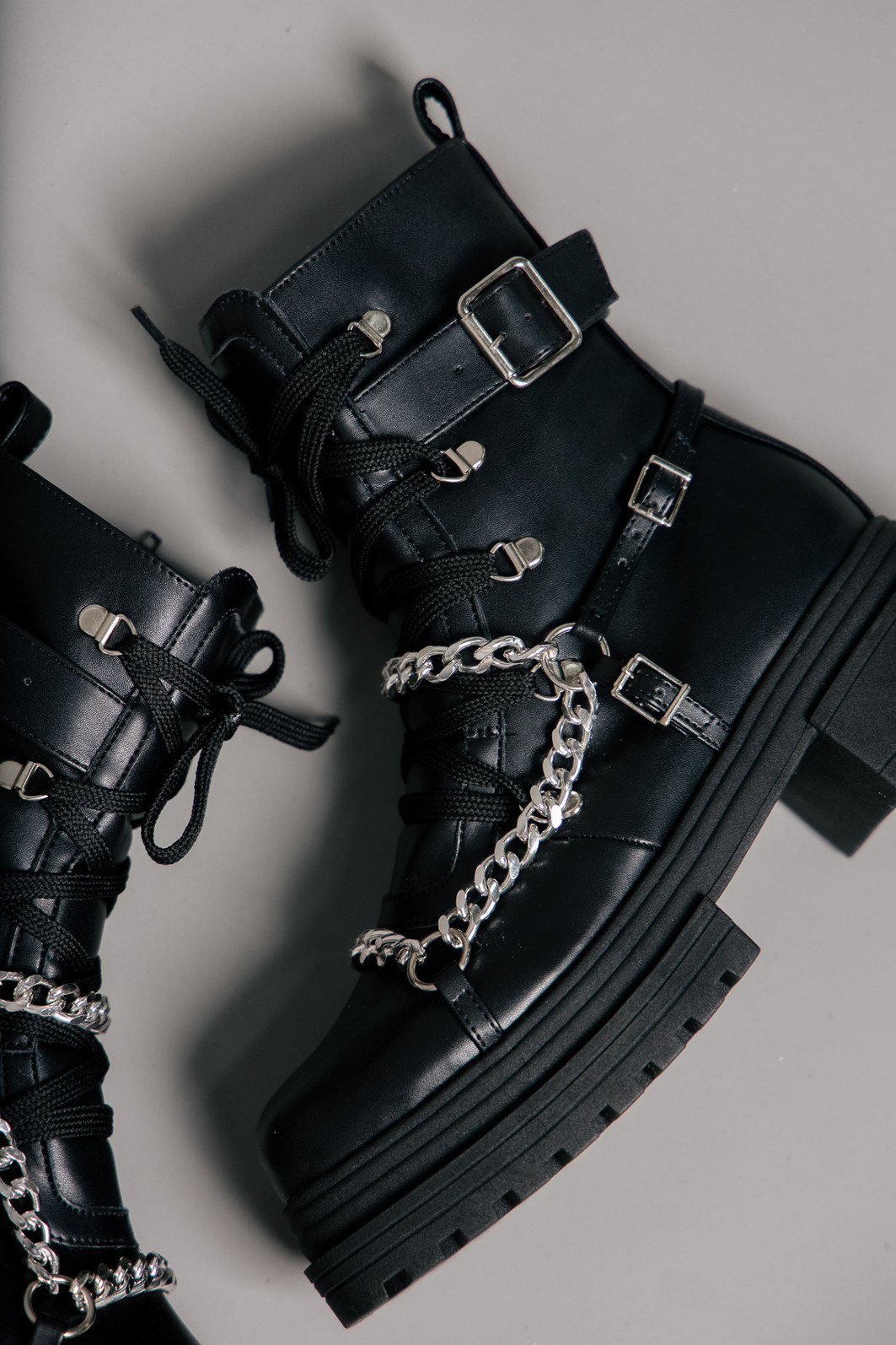 COTURNO COM FIVELAS E CORRENTES