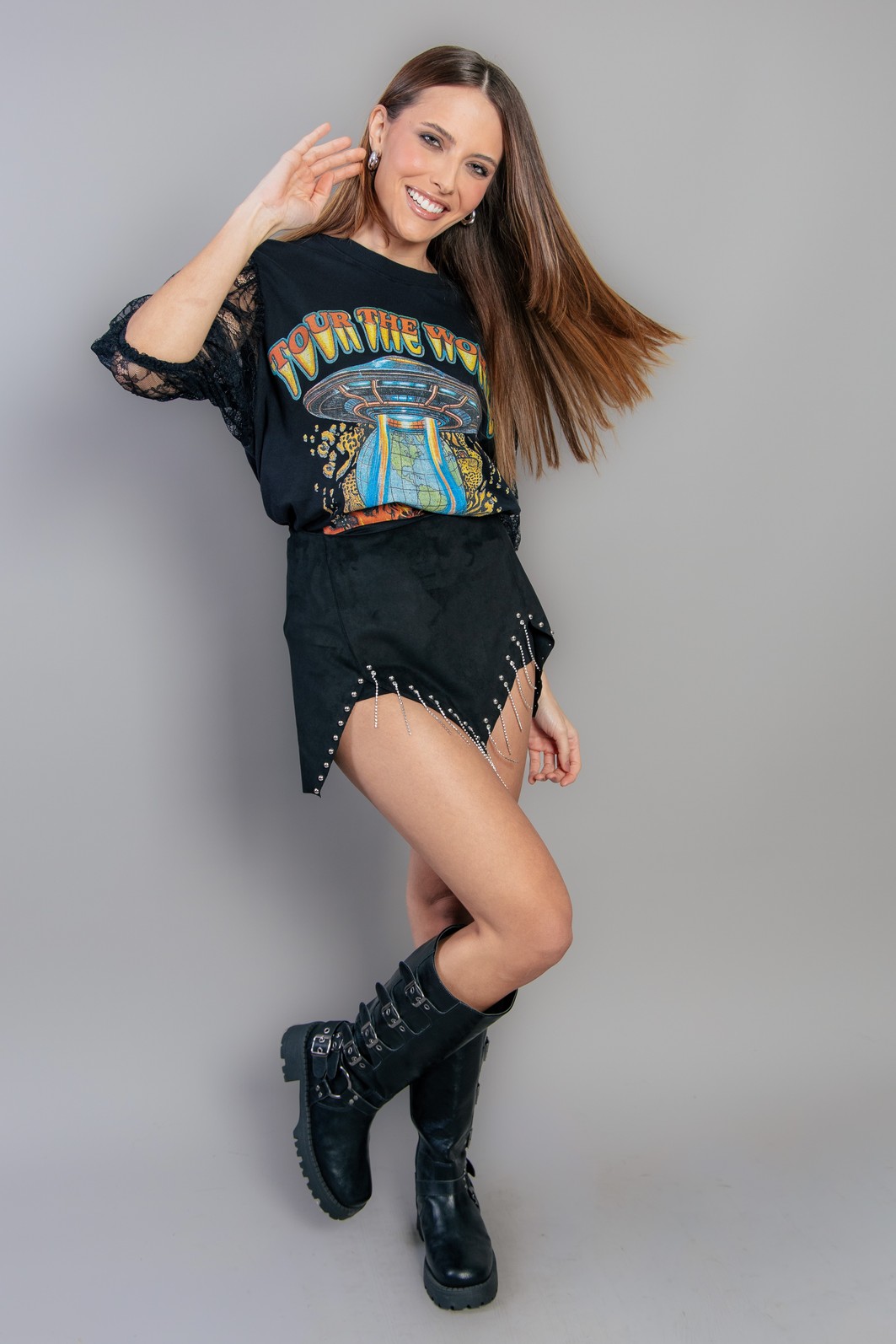 CAMISETA T-SHIRT PRETA COM MANGA DE RENDA WORLD CAMISETA T-SHIRT PRETA COM MANGA DE RENDA WORLD