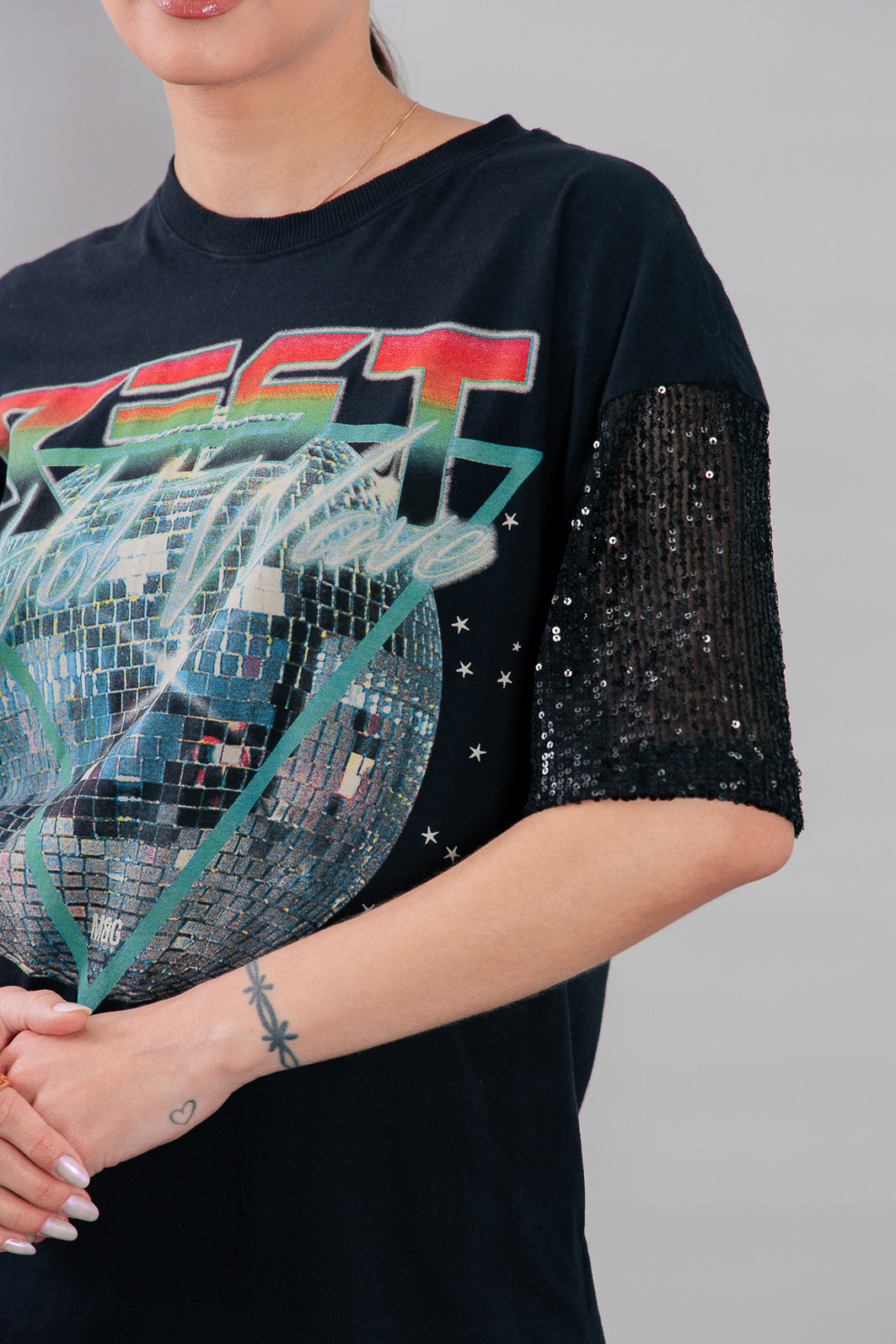 CAMISETA T-SHIRT VINTAGE PRETA COM MANGAS PAETÊS BEST