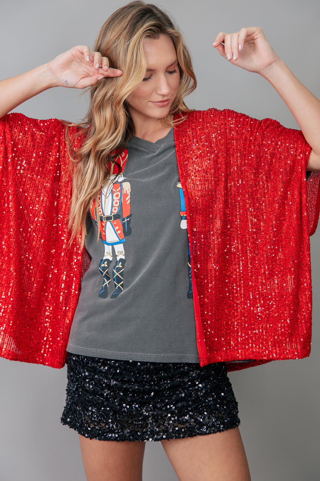 KIMONO AMPLO DE PAETÊ VERMELHO COM BORDADO MOUTH