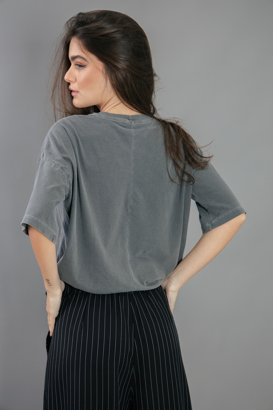 CAMISETA T-SHIRT OVERSIZED CINZA SISTER OF