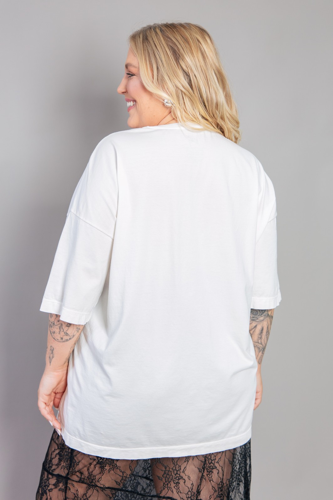 KIT 3 CAMISETAS BÁSICAS OVERSIZED