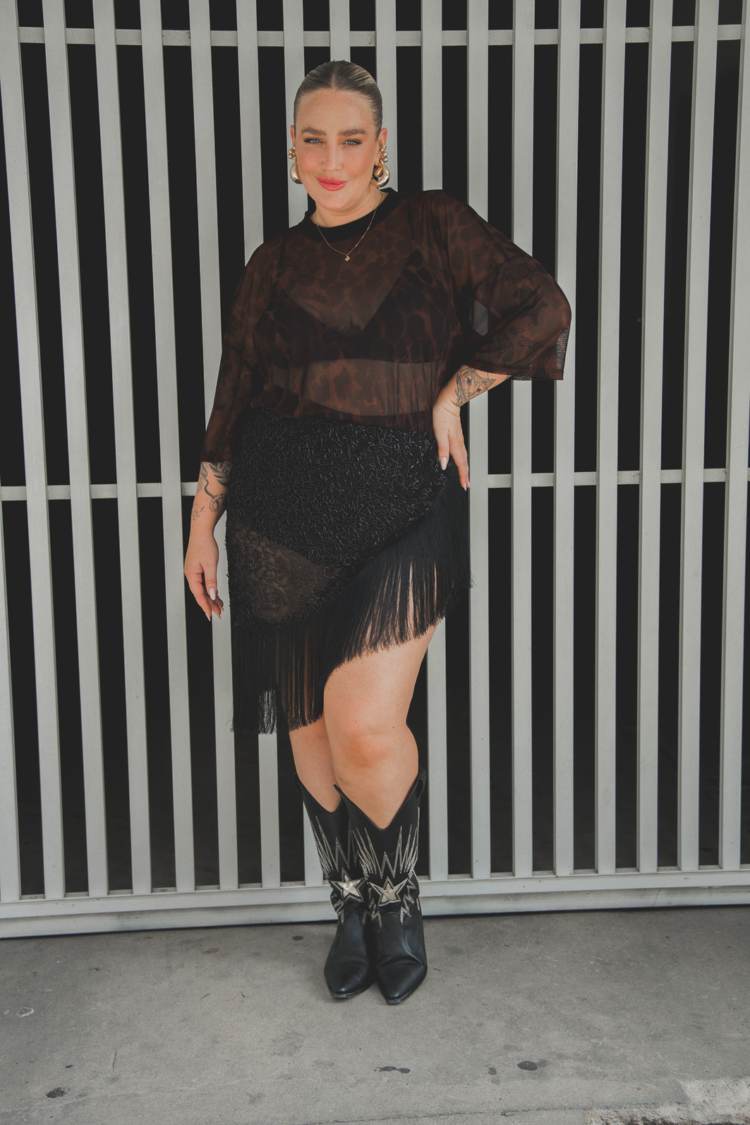 SAIA LENÇO DE CREPE BORDADO COM CANUTILHOS E FRANJAS PRETO SAIA LENÇO DE CREPE BORDADO COM CANUTILHOS E FRANJAS PRETO