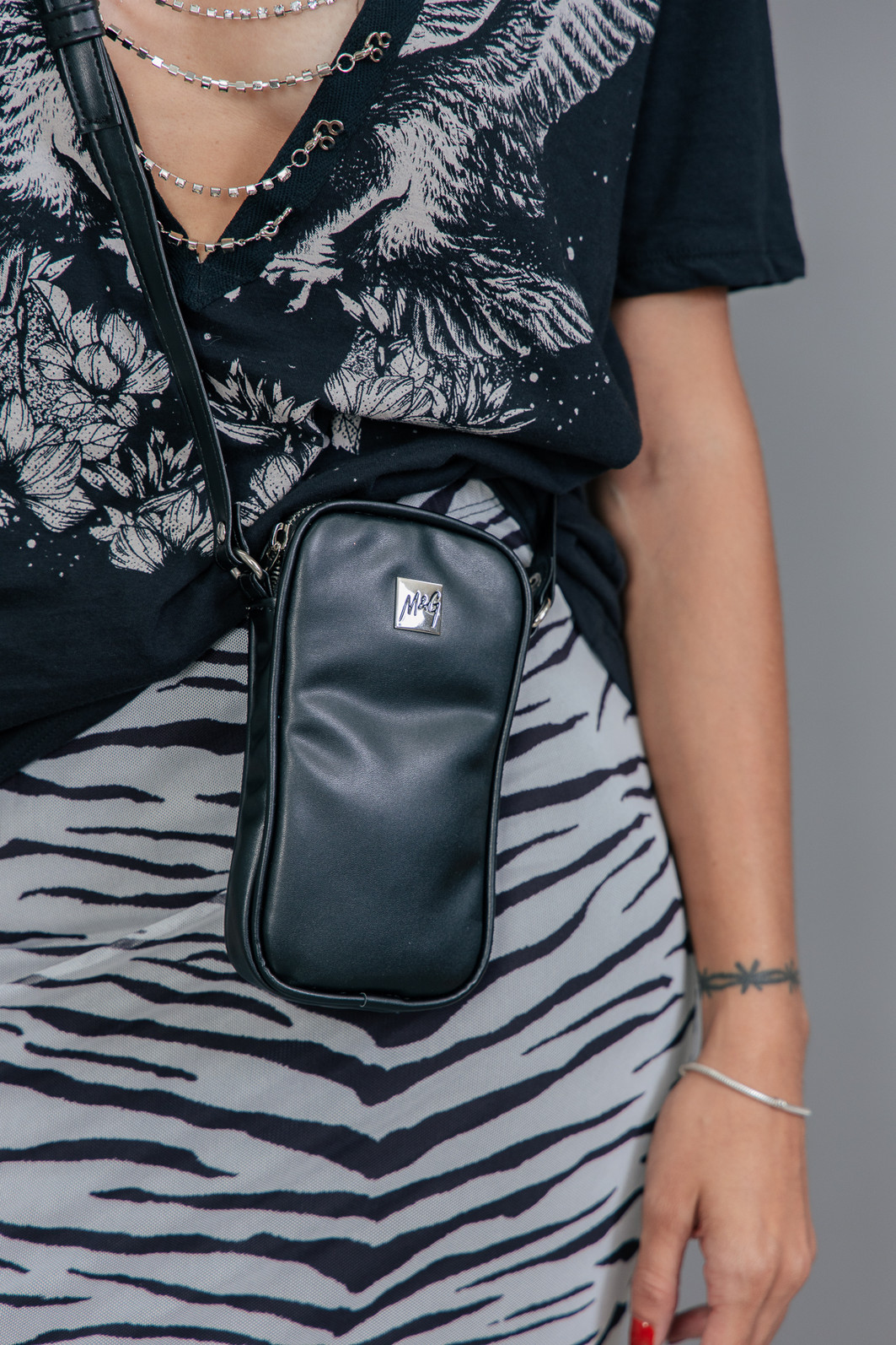 BOLSA PORTA CELULAR PRETA BOLSA PORTA CELULAR PRETA