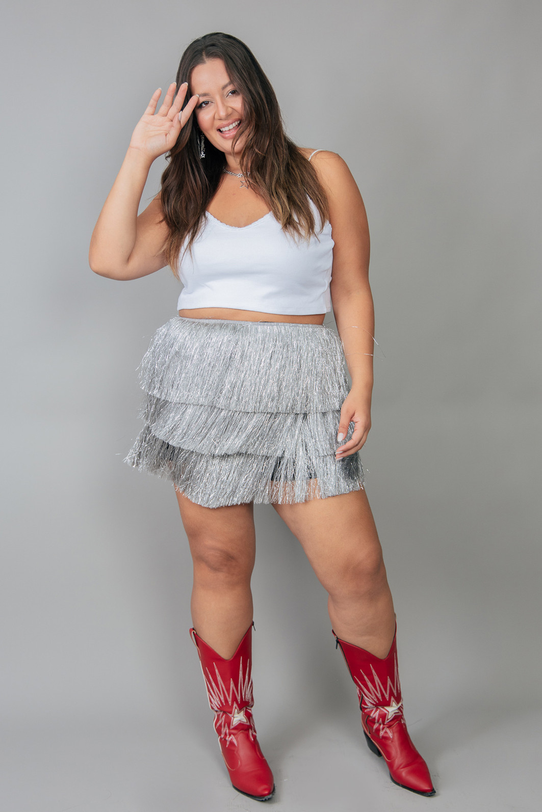 SHORT SAIA COM FRANJAS CINZA COM PRATA