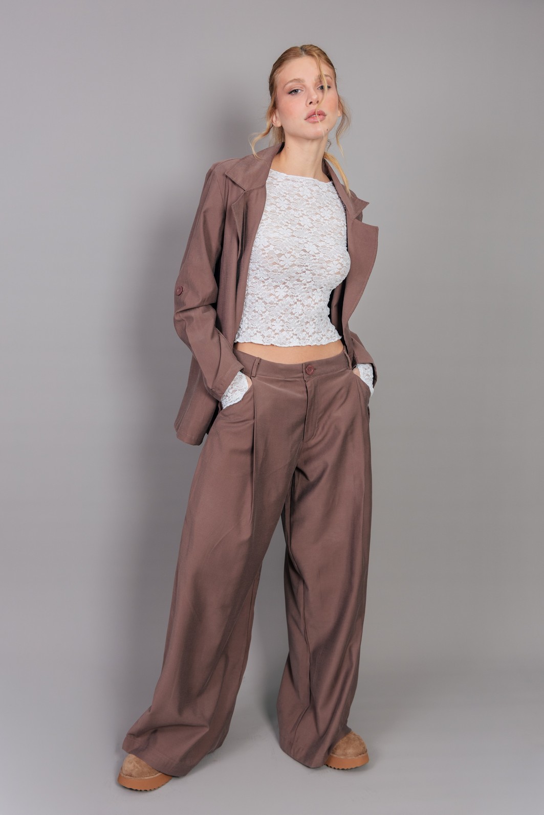 CALÇA ALFAIATARIA CINTURA BAIXA MARROM CALÇA ALFAIATARIA CINTURA BAIXA MARROM