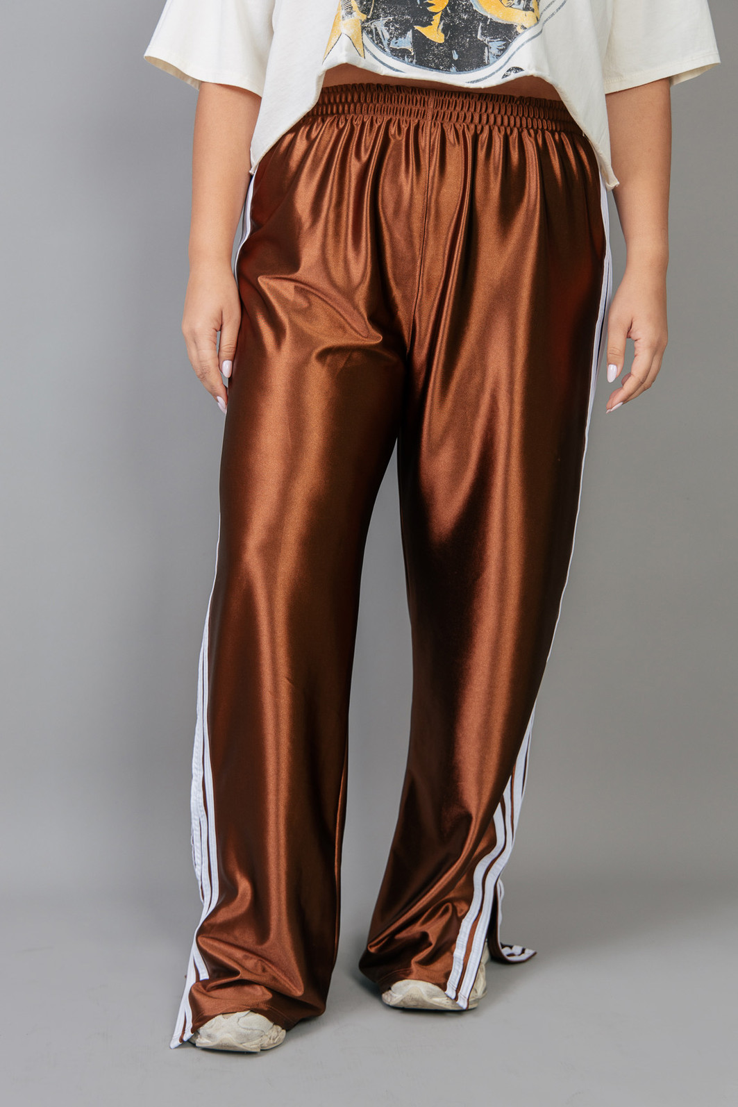 CALÇA SPORT MARROM COM LISTRAS CALÇA SPORT MARROM COM LISTRAS