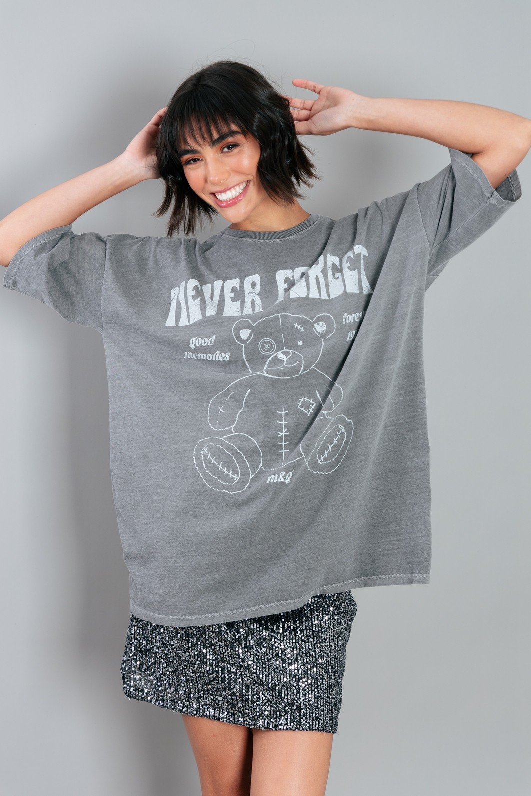 CAMISETA T-SHIRT OVERSIZED CINZA NEVER FORGET CAMISETA T-SHIRT OVERSIZED CINZA NEVER FORGET