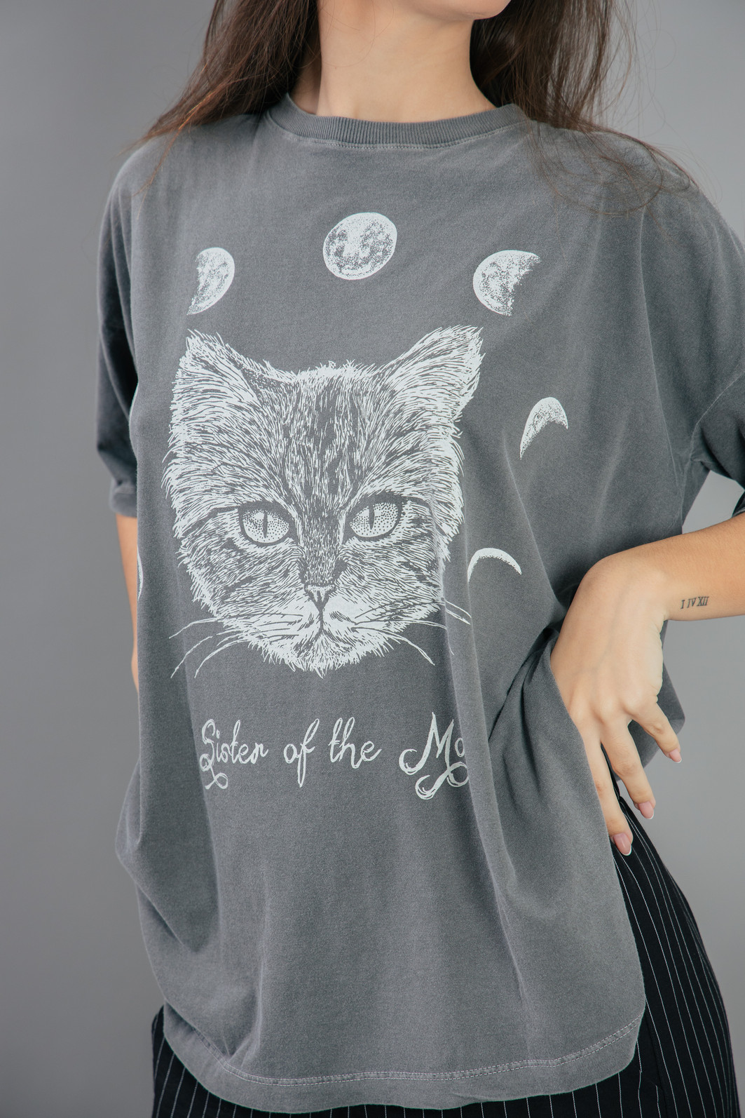 CAMISETA T-SHIRT OVERSIZED CINZA SISTER OF