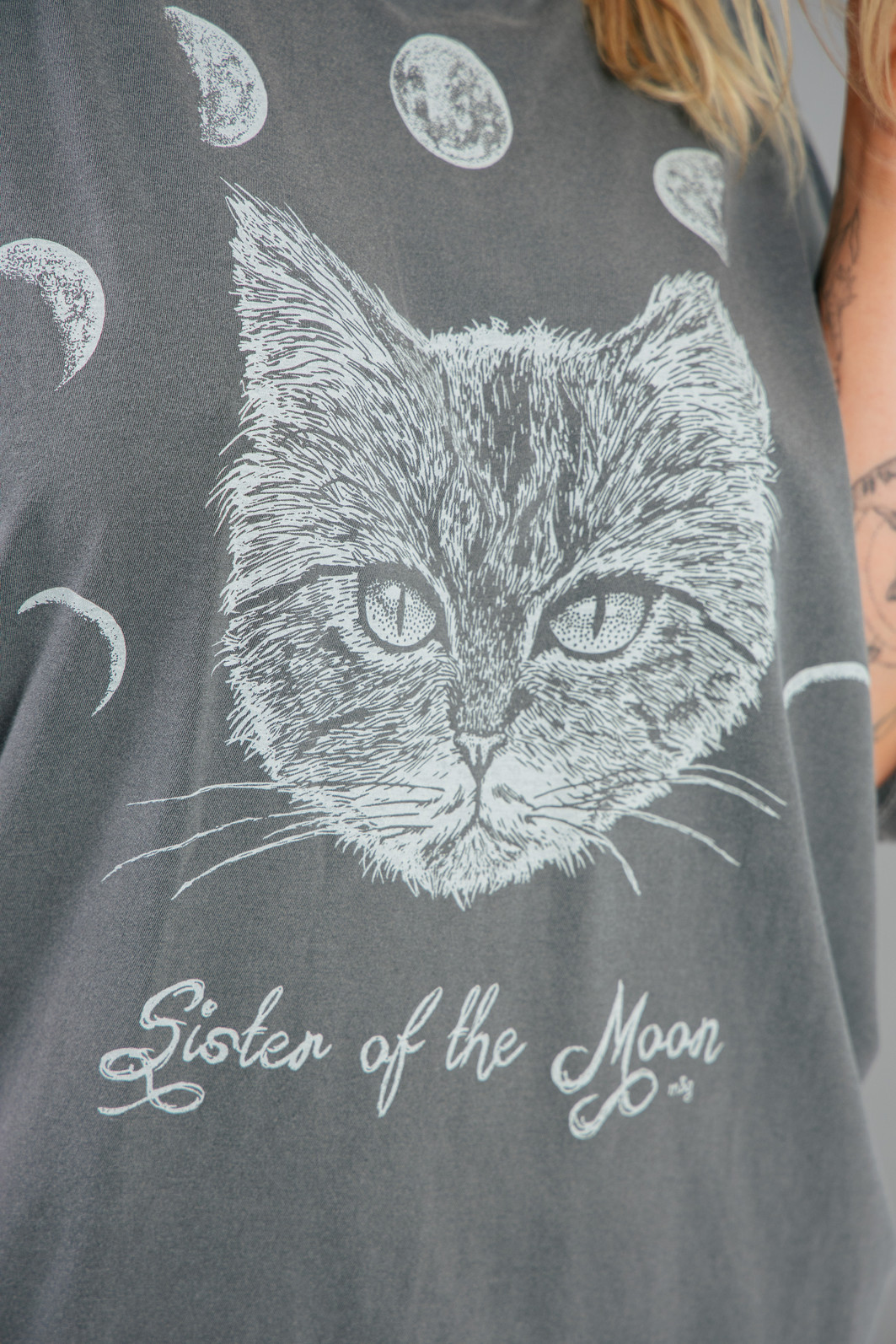 CAMISETA T-SHIRT OVERSIZED CINZA SISTER OF