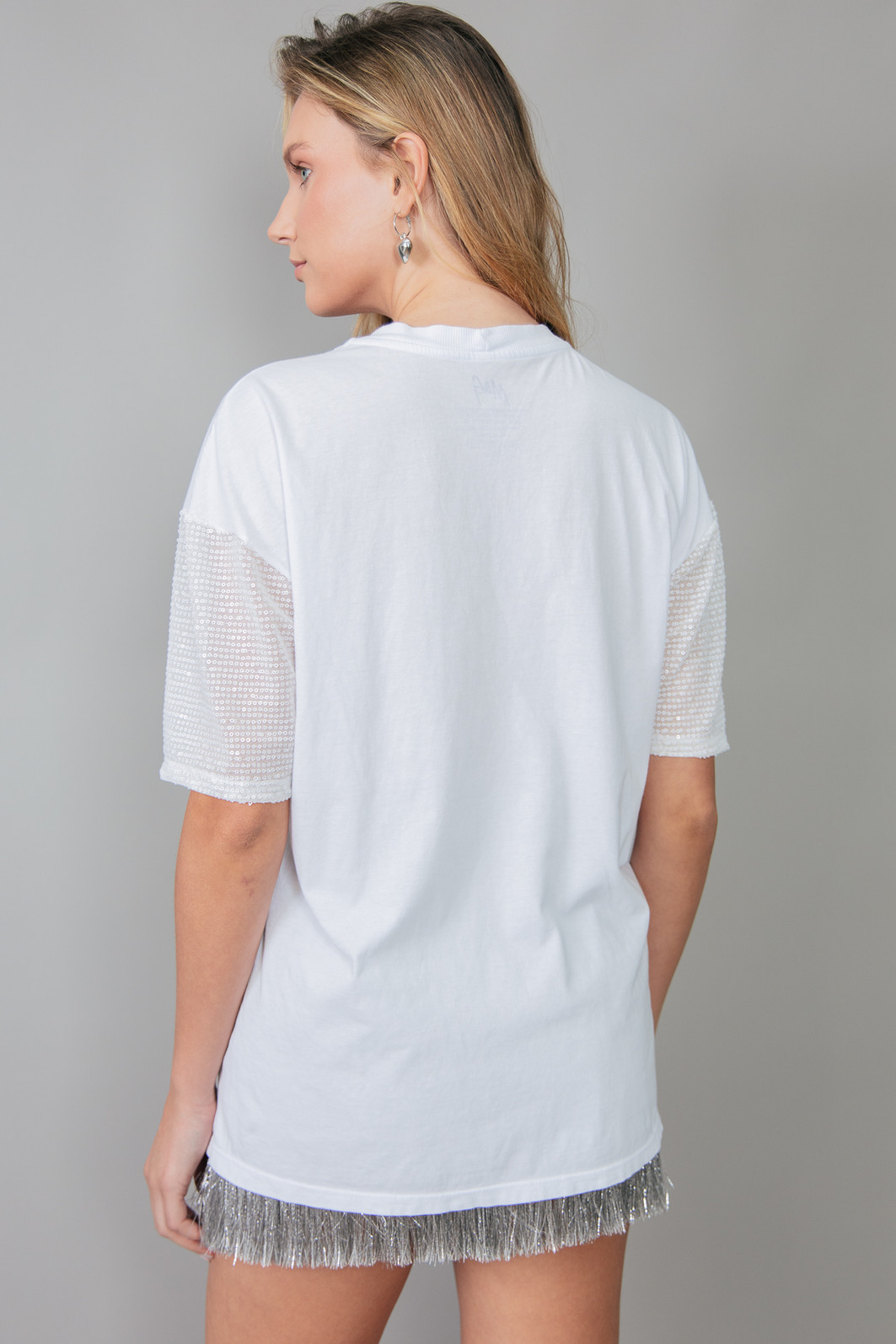 CAMISETA T-SHIRT VINTAGE BRANCA COM MANGAS DE PAETÊ OVERGLOW