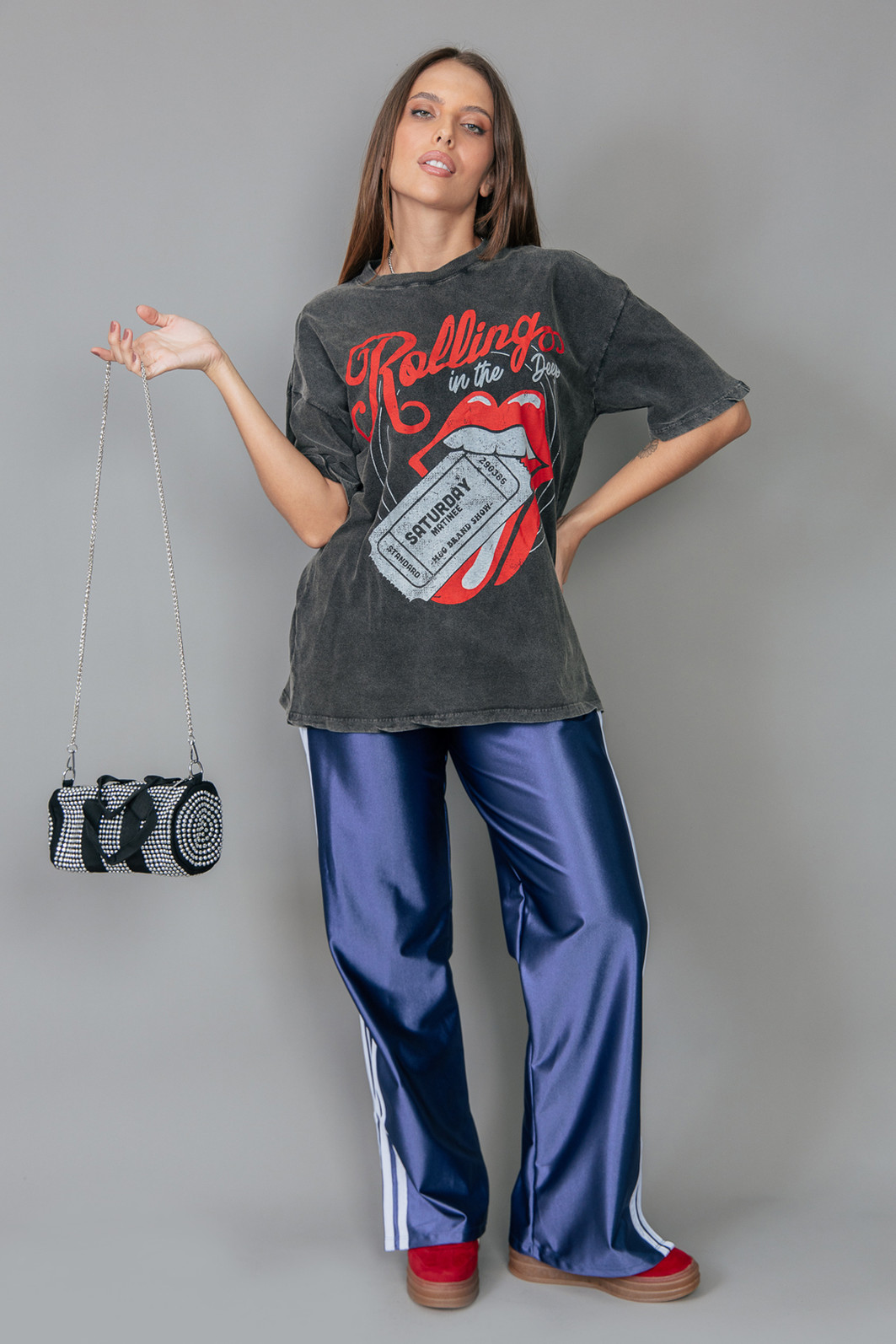 BOLSA CLUTCH PRETA COM TACHAS BOLSA CLUTCH PRETA COM TACHAS