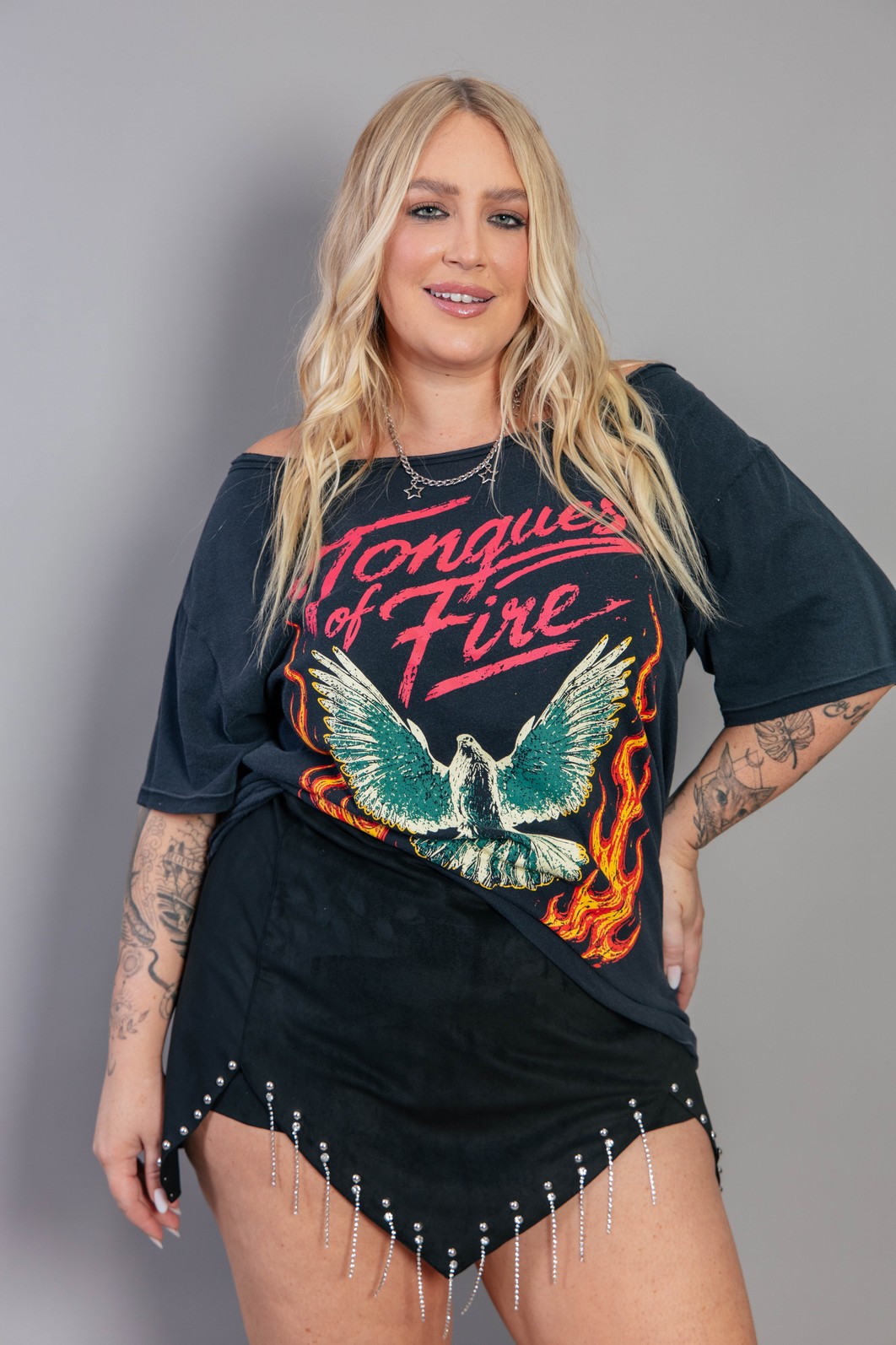 CAMISETA T-SHIRT OFF THE SHOULDER CHUMBO TONGUES CAMISETA T-SHIRT OFF THE SHOULDER CHUMBO TONGUES