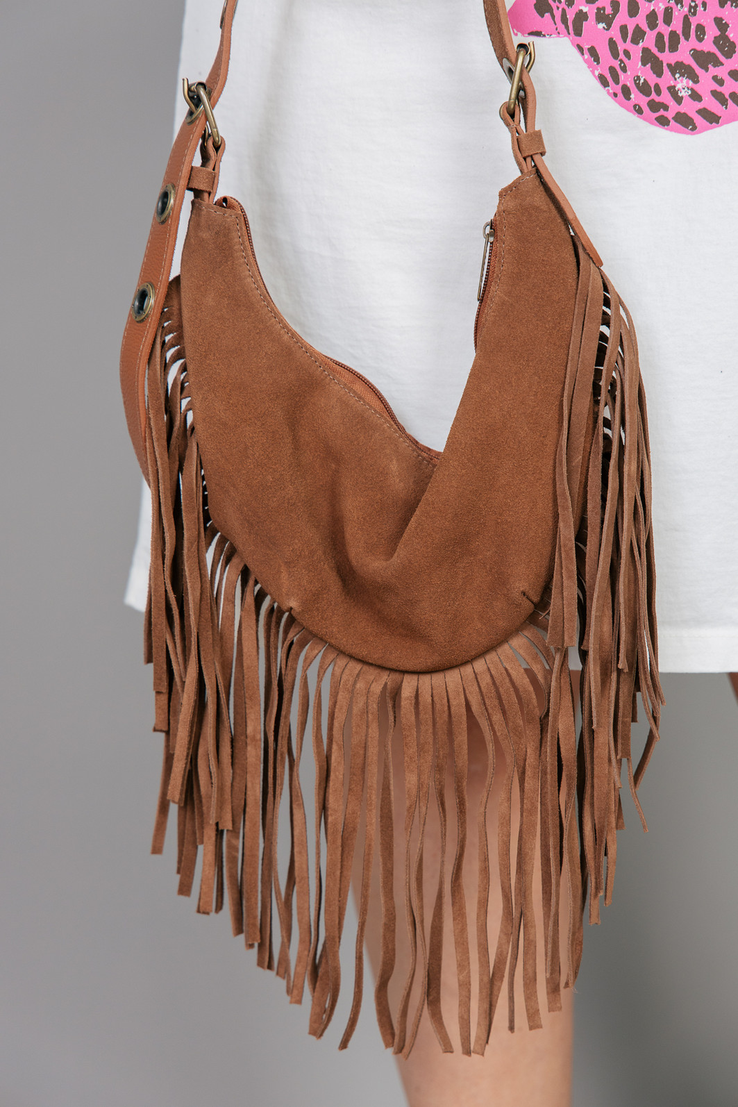 BOLSA CAMURÇA COM FRANJAS MARROM BOLSA CAMURÇA COM FRANJAS MARROM