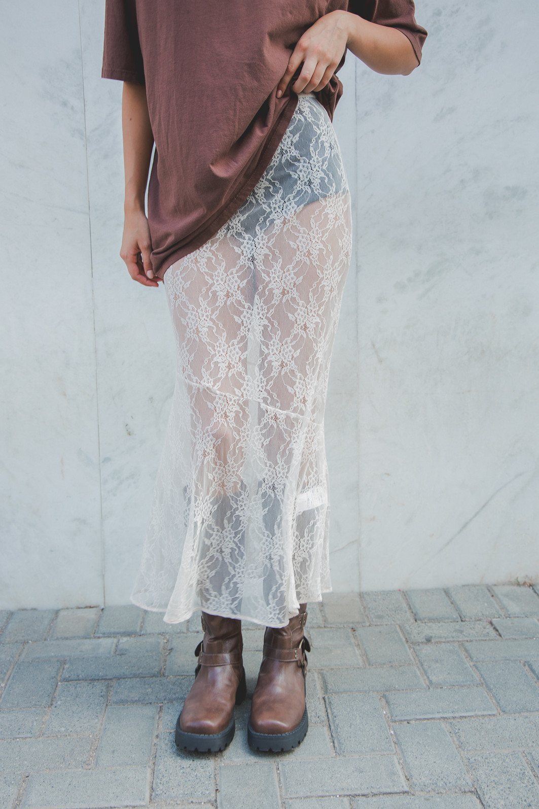 SAIA DE RENDA MIDI SEM FORRO OFF