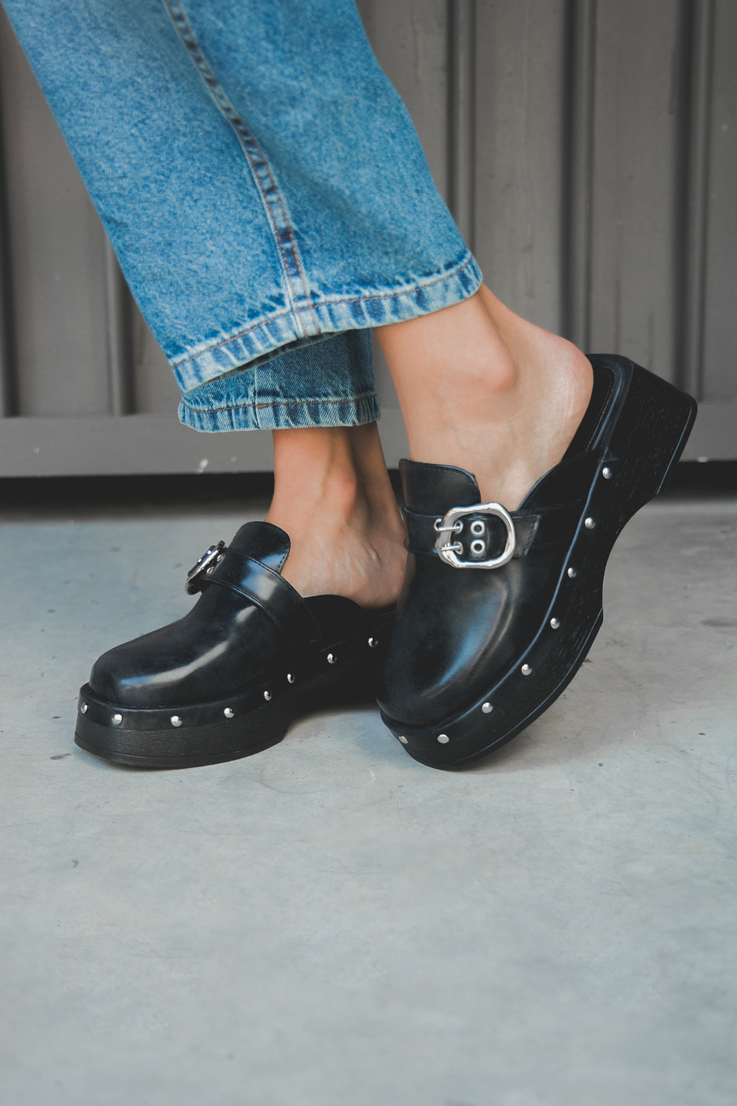 CLOG PLATAFORMA COM FIVELA PRETO