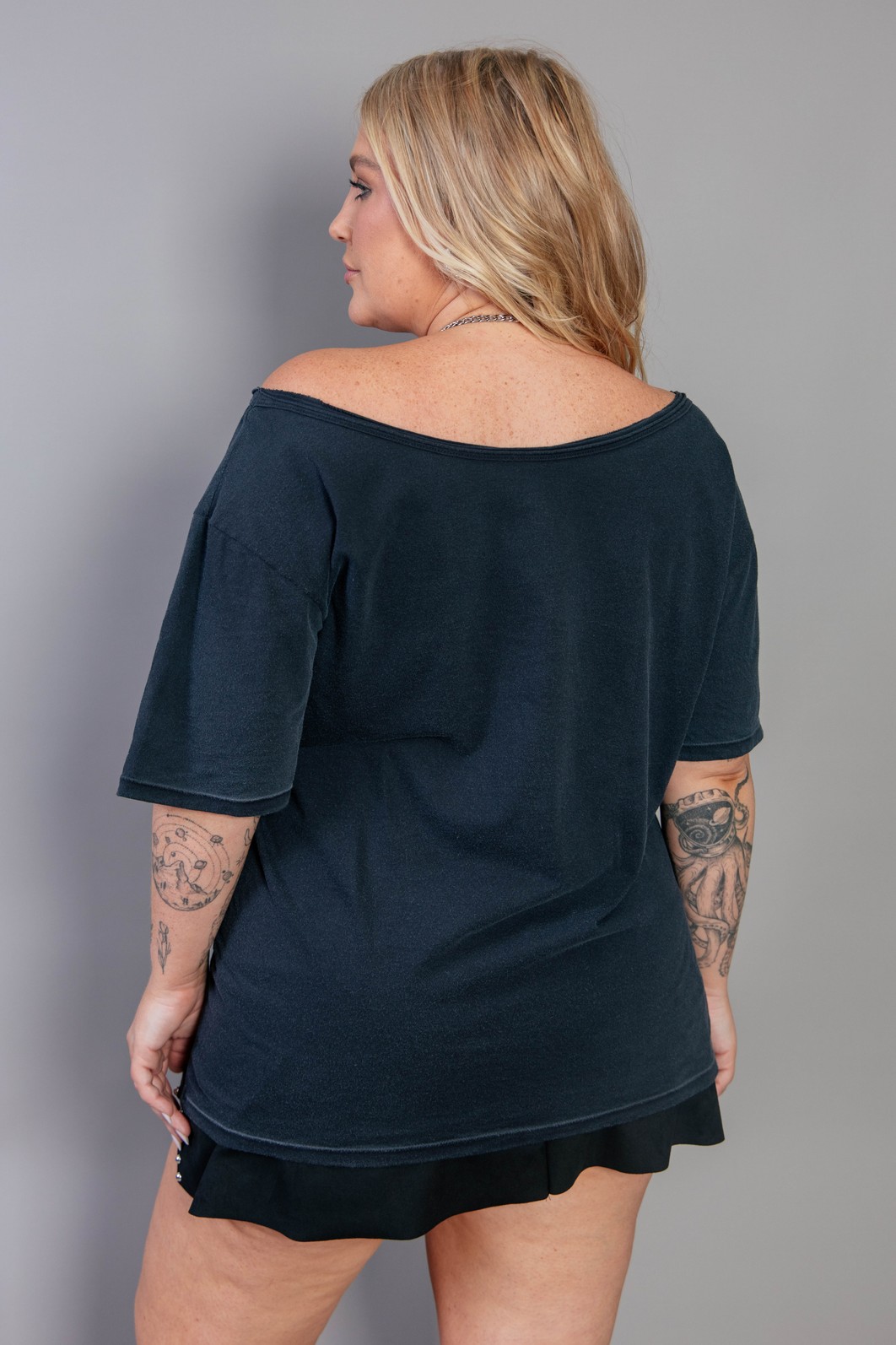 CAMISETA T-SHIRT OFF THE SHOULDER CHUMBO TONGUES CAMISETA T-SHIRT OFF THE SHOULDER CHUMBO TONGUES